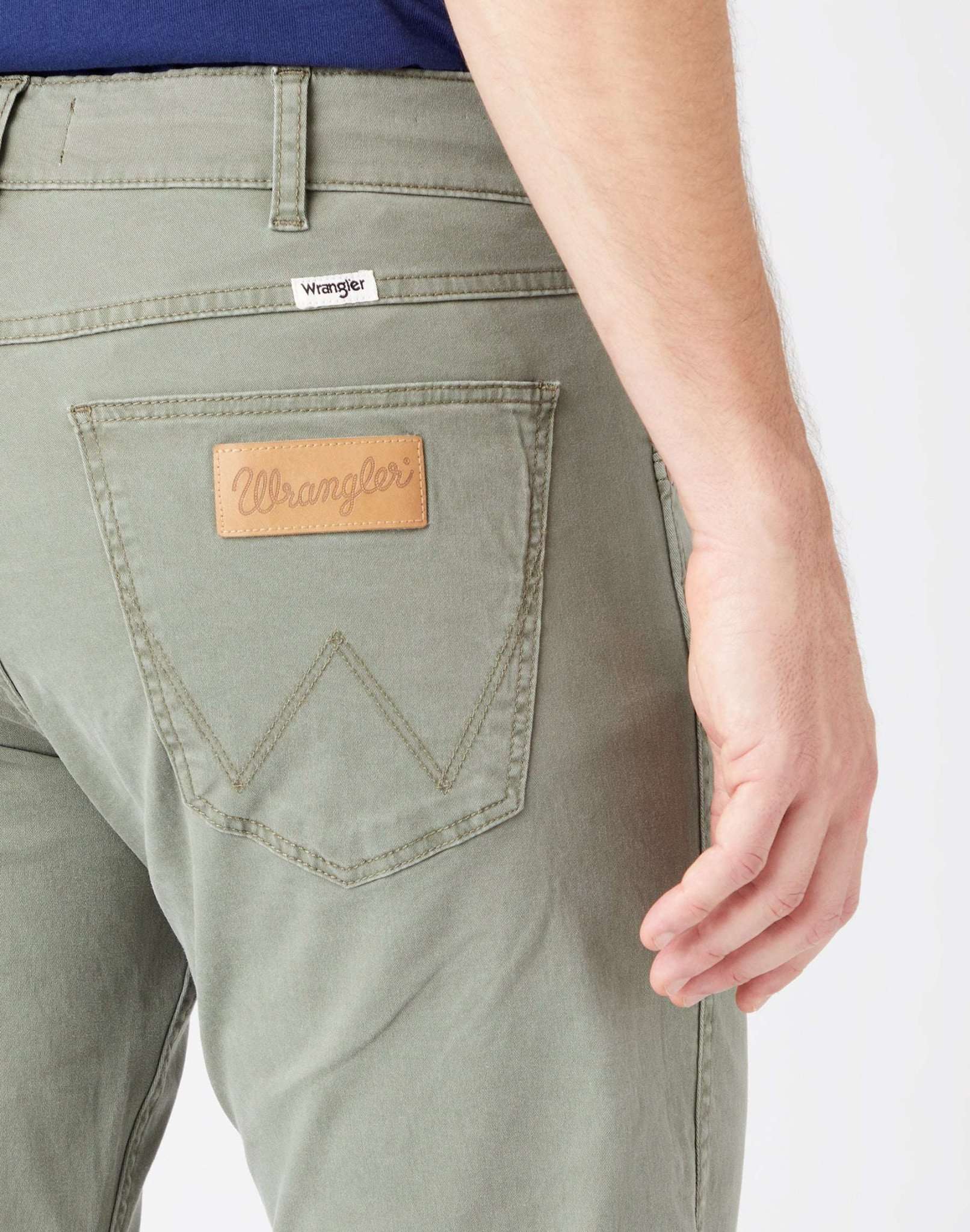 Greensboro Medium Stretch in Dusty Olive Hosen Wrangler