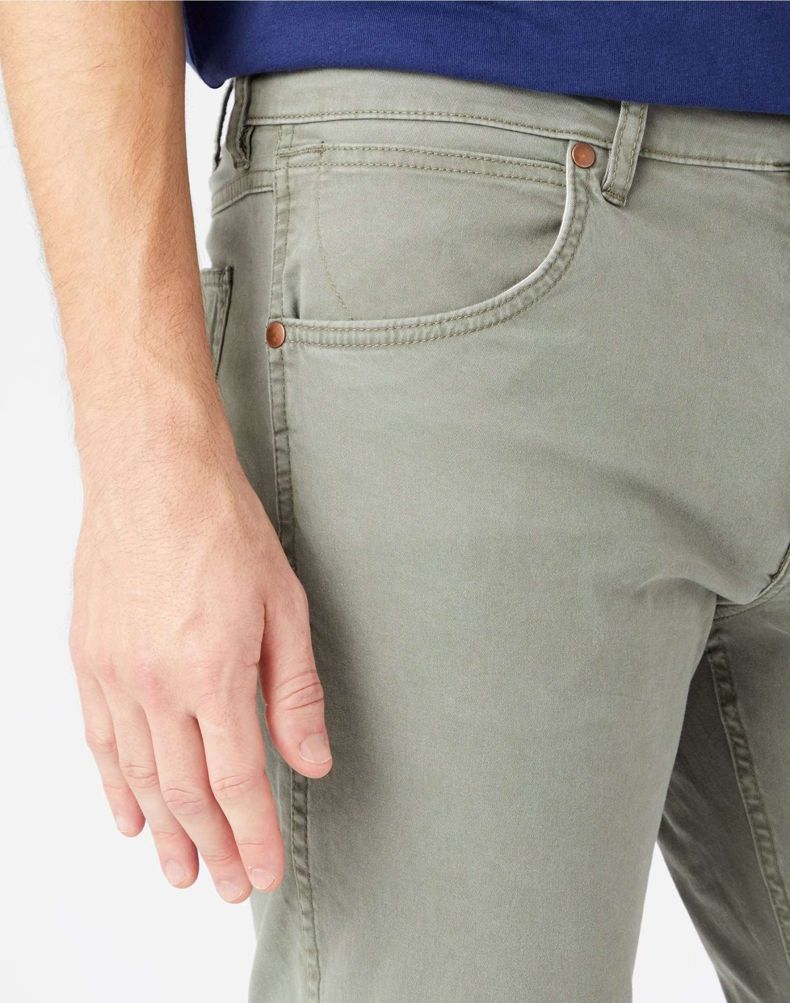 Greensboro Medium Stretch in Dusty Olive Hosen Wrangler