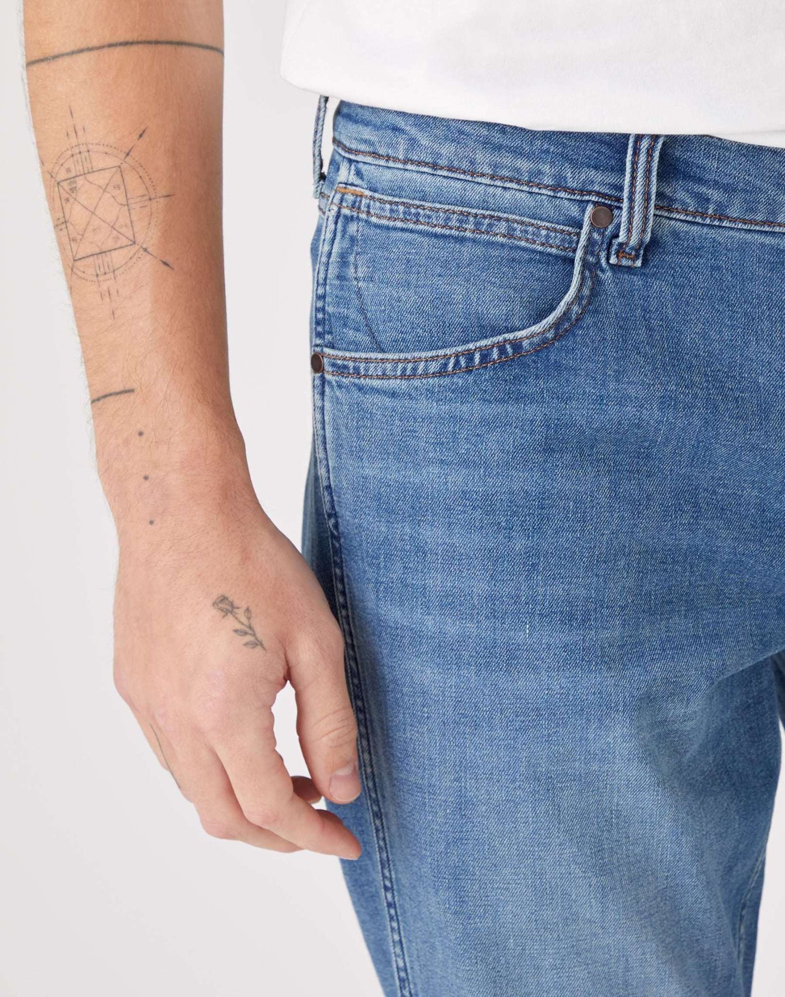 Greensboro Low Stretch in Dusky Cloud Jeans Wrangler