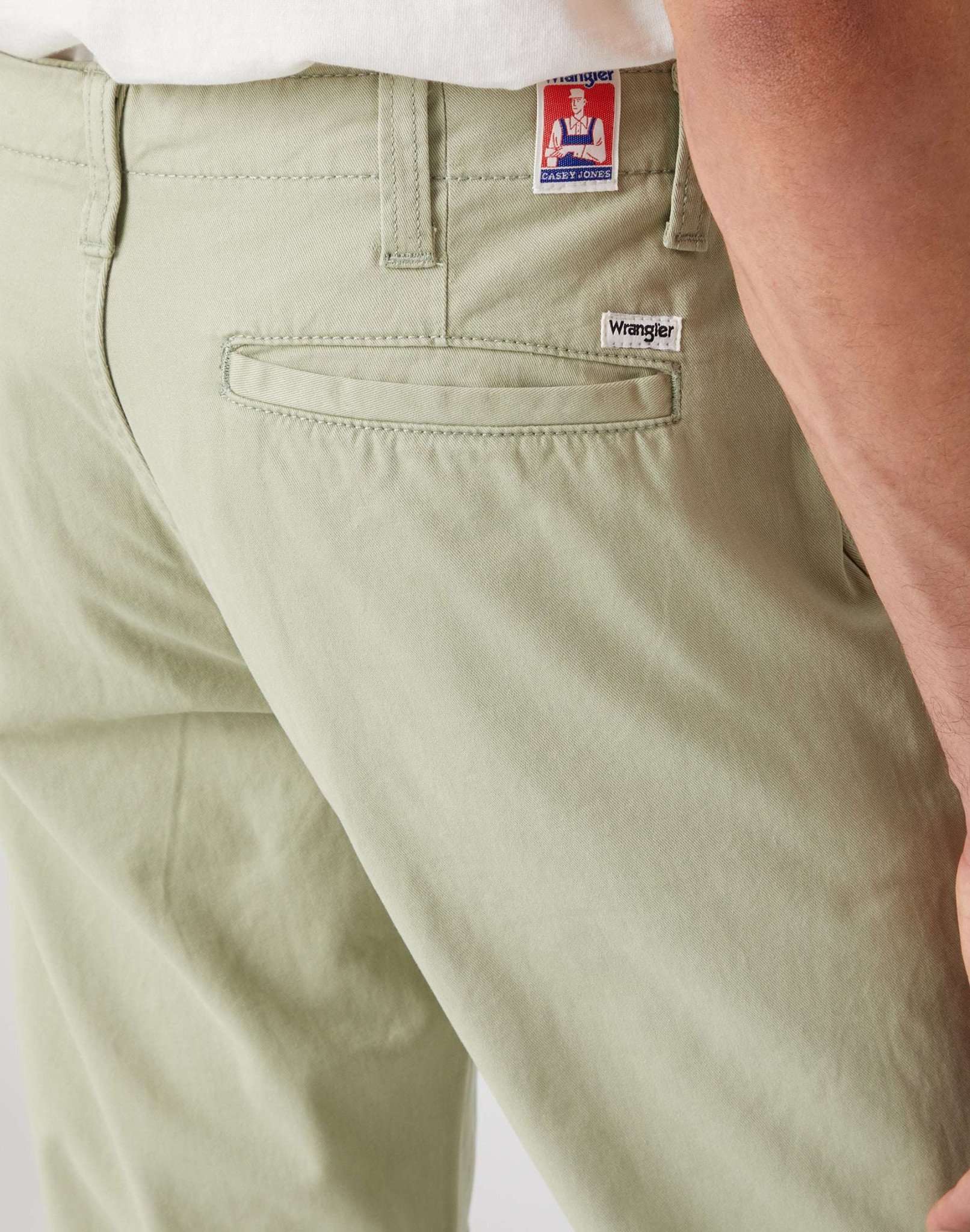 Casey Jones Chino in Tea Leaf Hosen Wrangler