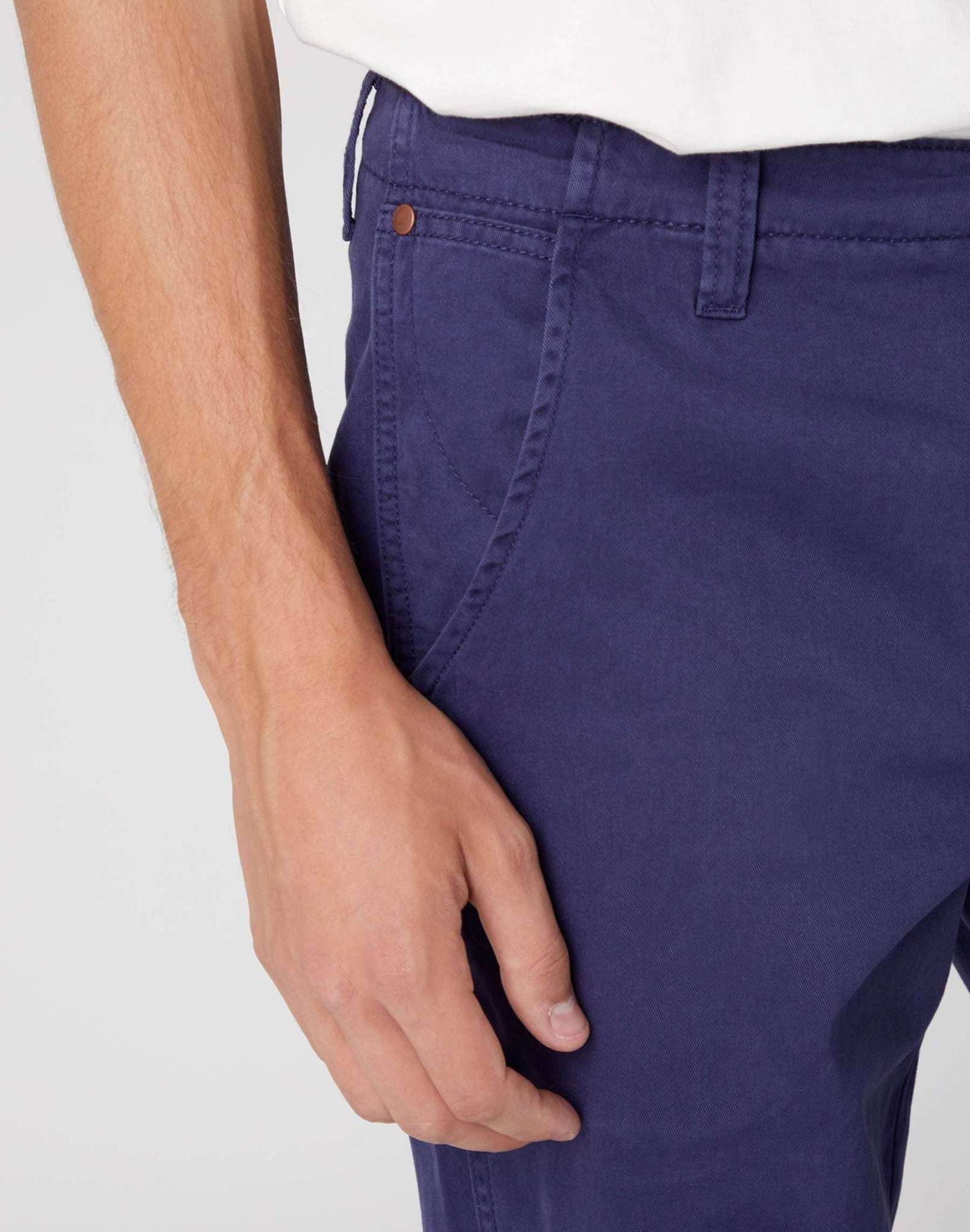 Casey Jones Chino in Eclipse Hosen Wrangler