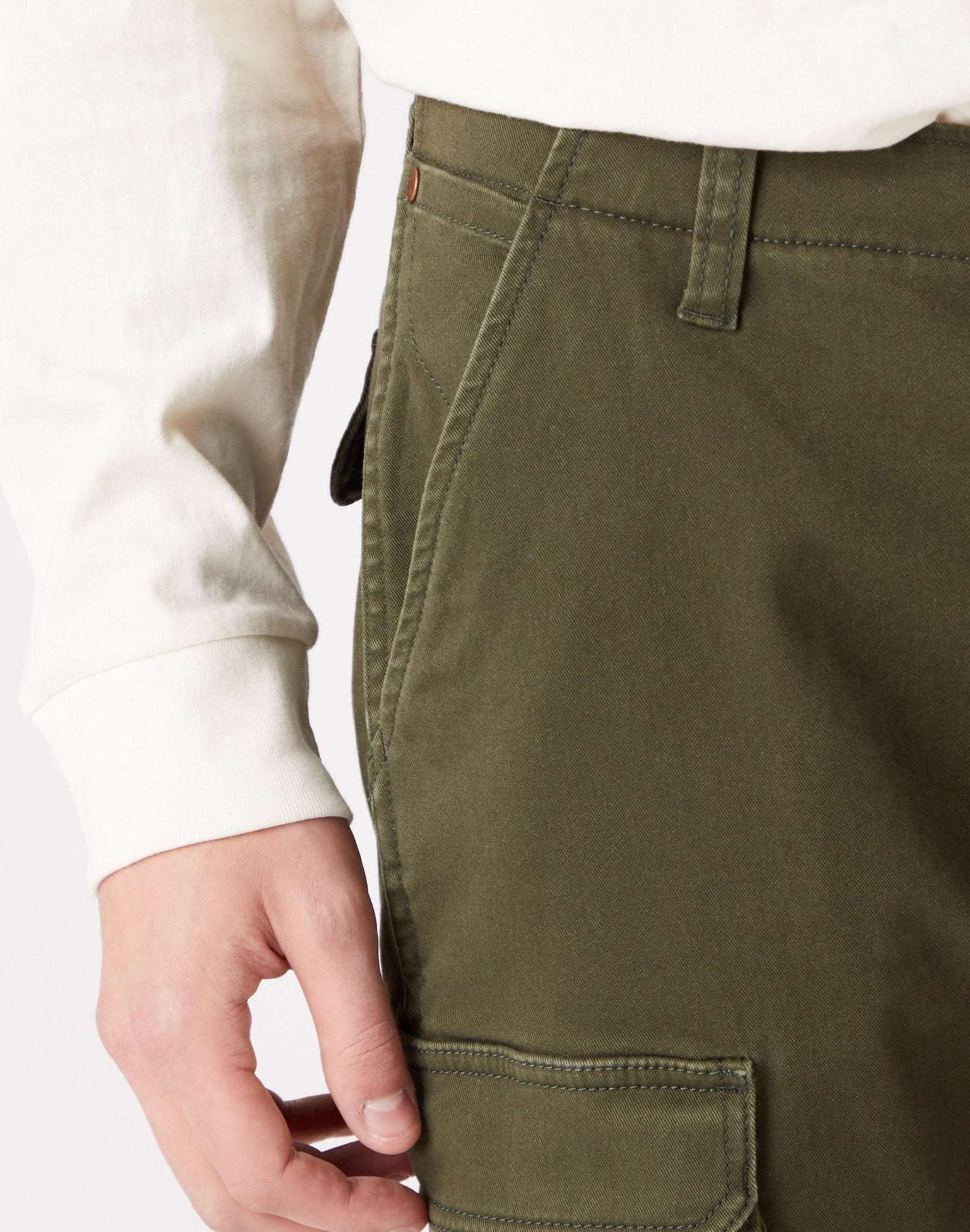 Casey Jones Cargo in Militare Green Hosen Wrangler