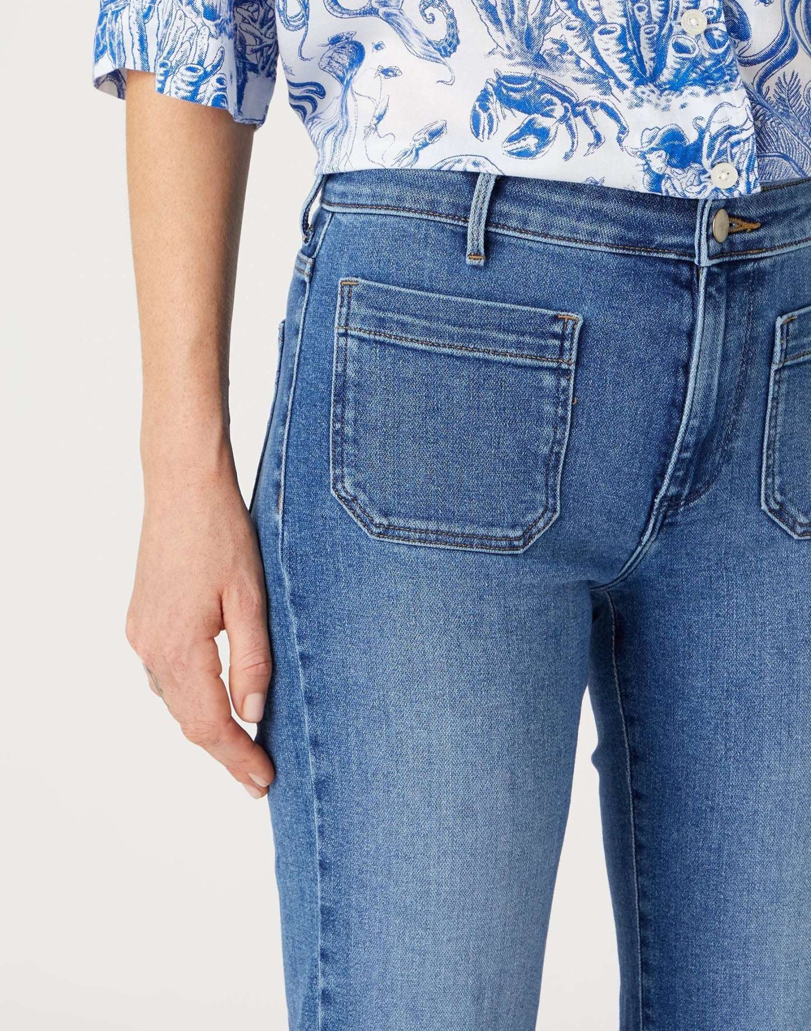 Flare in Raven Jeans Wrangler