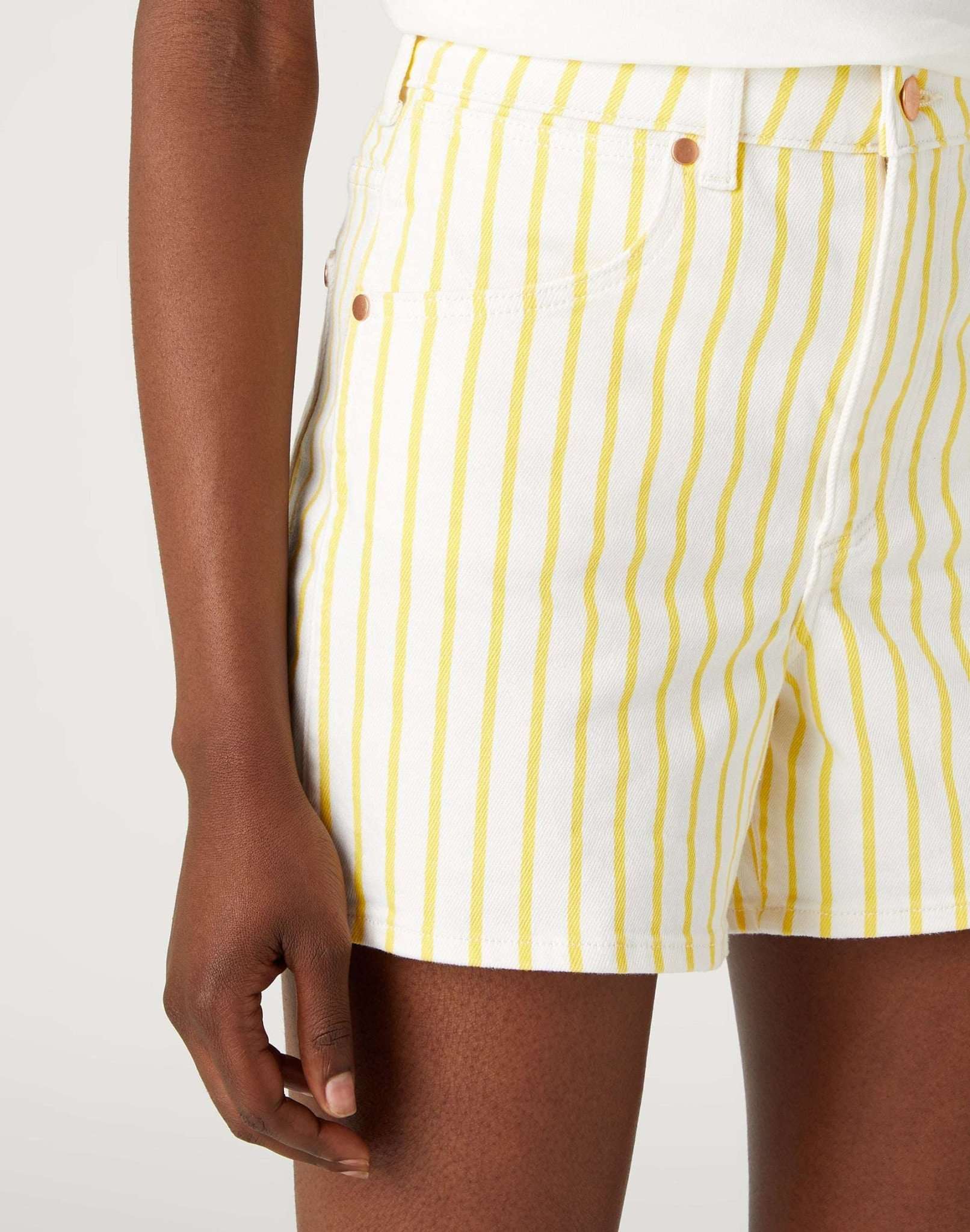 Donna in Sunshine Stripes Jeansshorts Wrangler