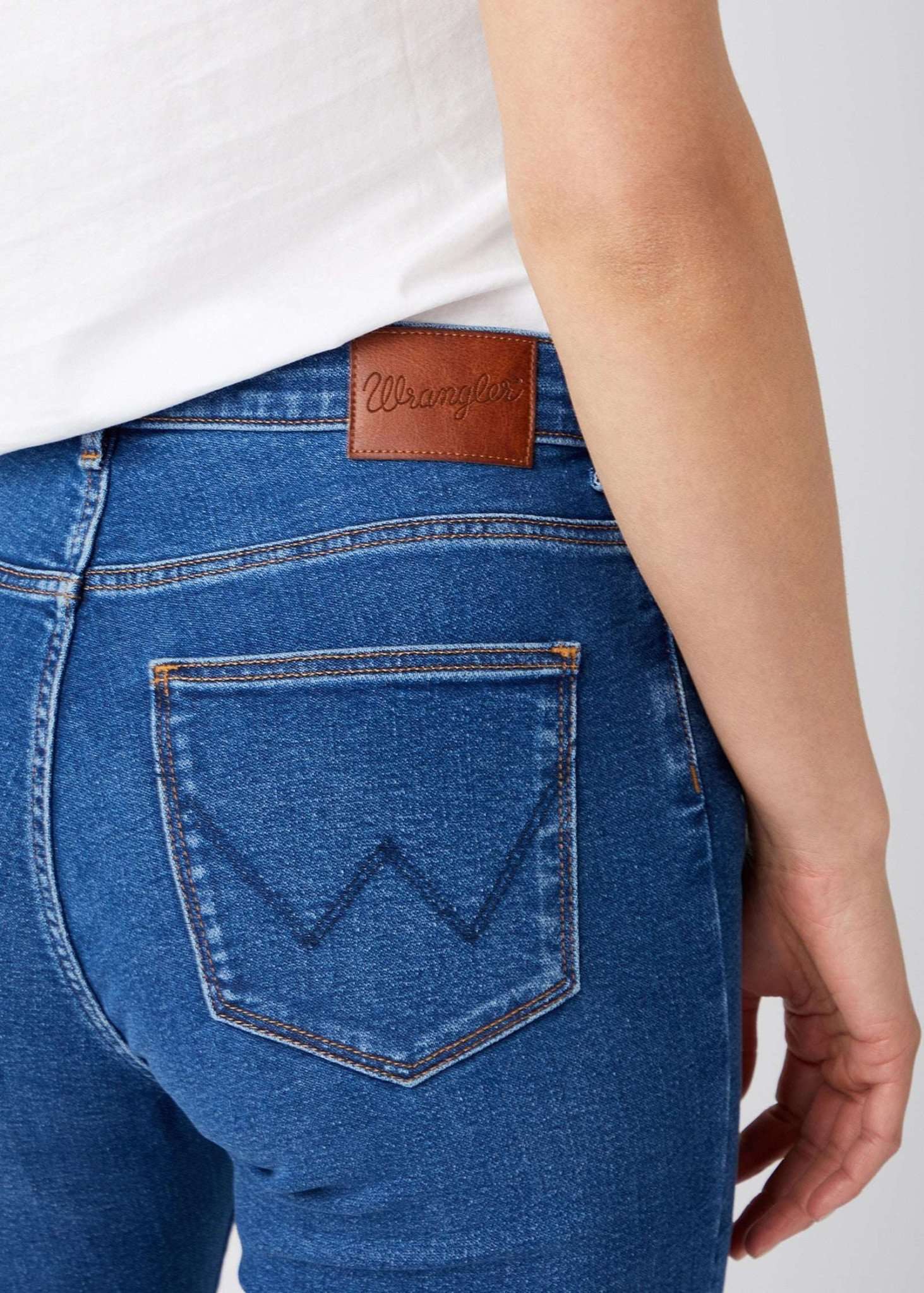 High Rise Skinny Jeans in Camellia Jeans Wrangler