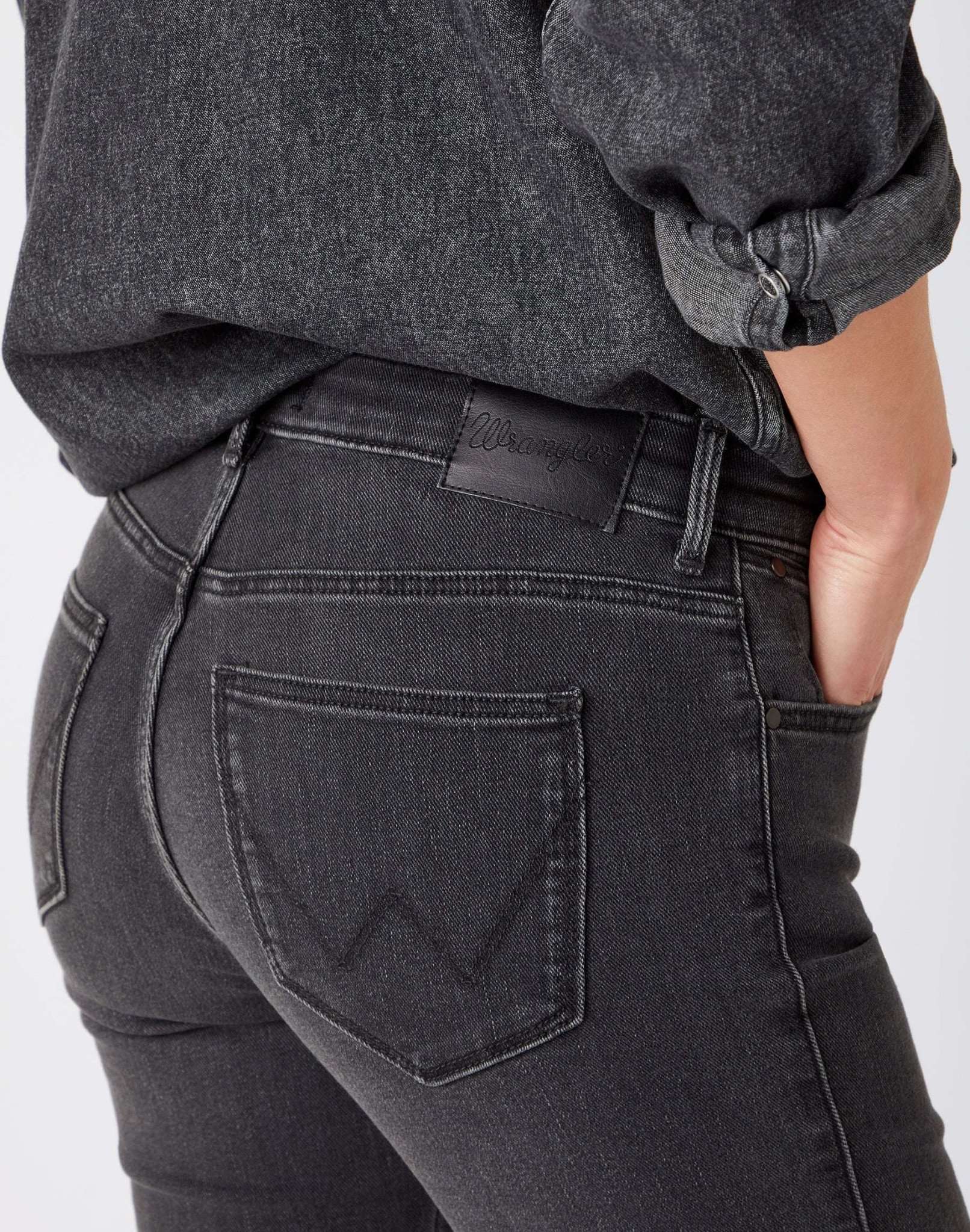 Slim Jeans in Soft Raven Jeans Wrangler