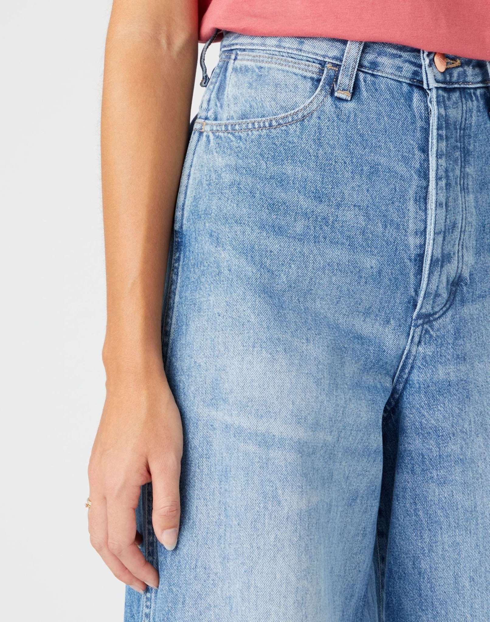Barrel in Blue Earth Jeans Wrangler
