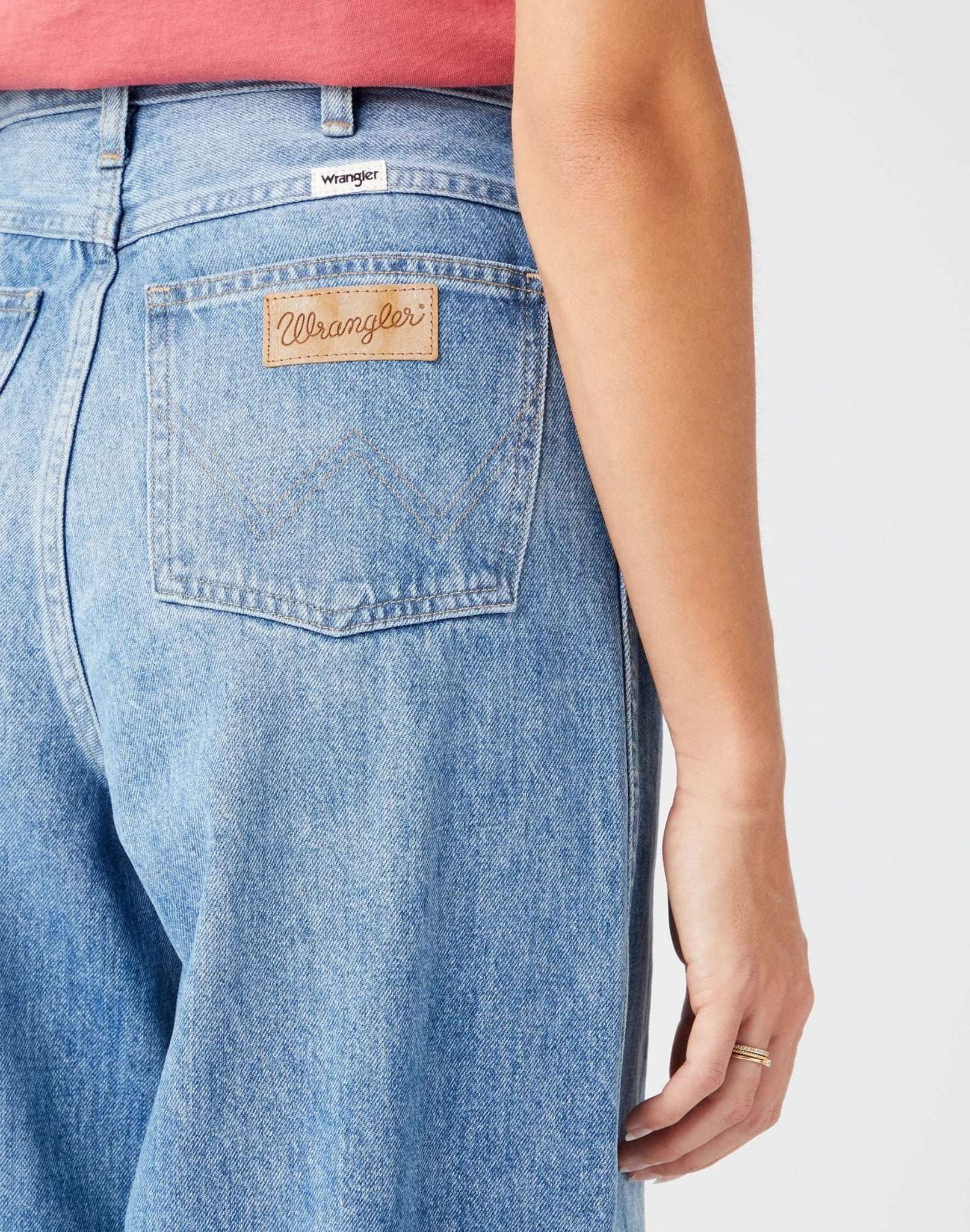 Barrel in Blue Earth Jeans Wrangler