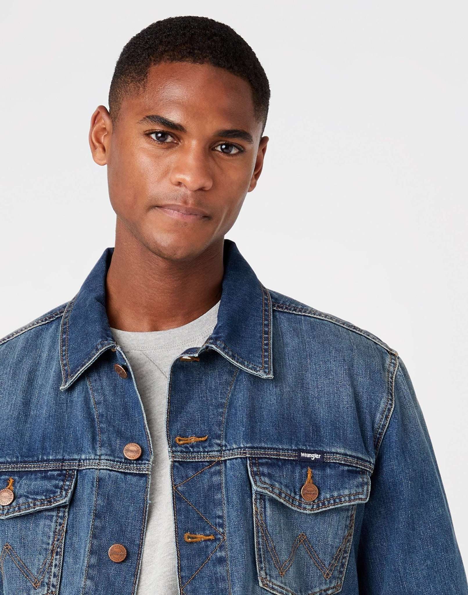 Classic Jacket in Mid Stone Jacken Wrangler