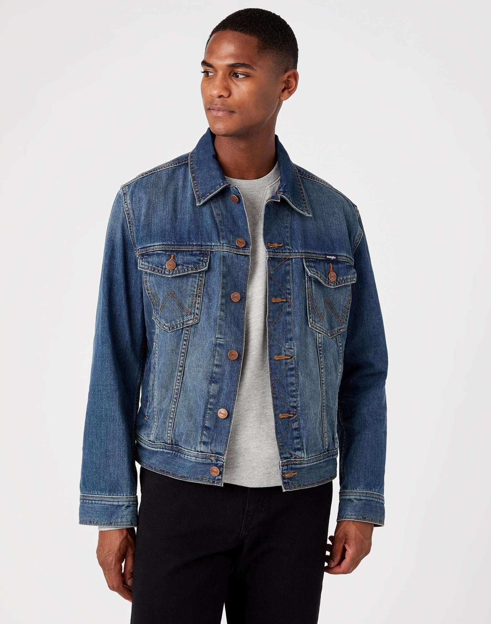 Classic Jacket in Mid Stone Jacken Wrangler   