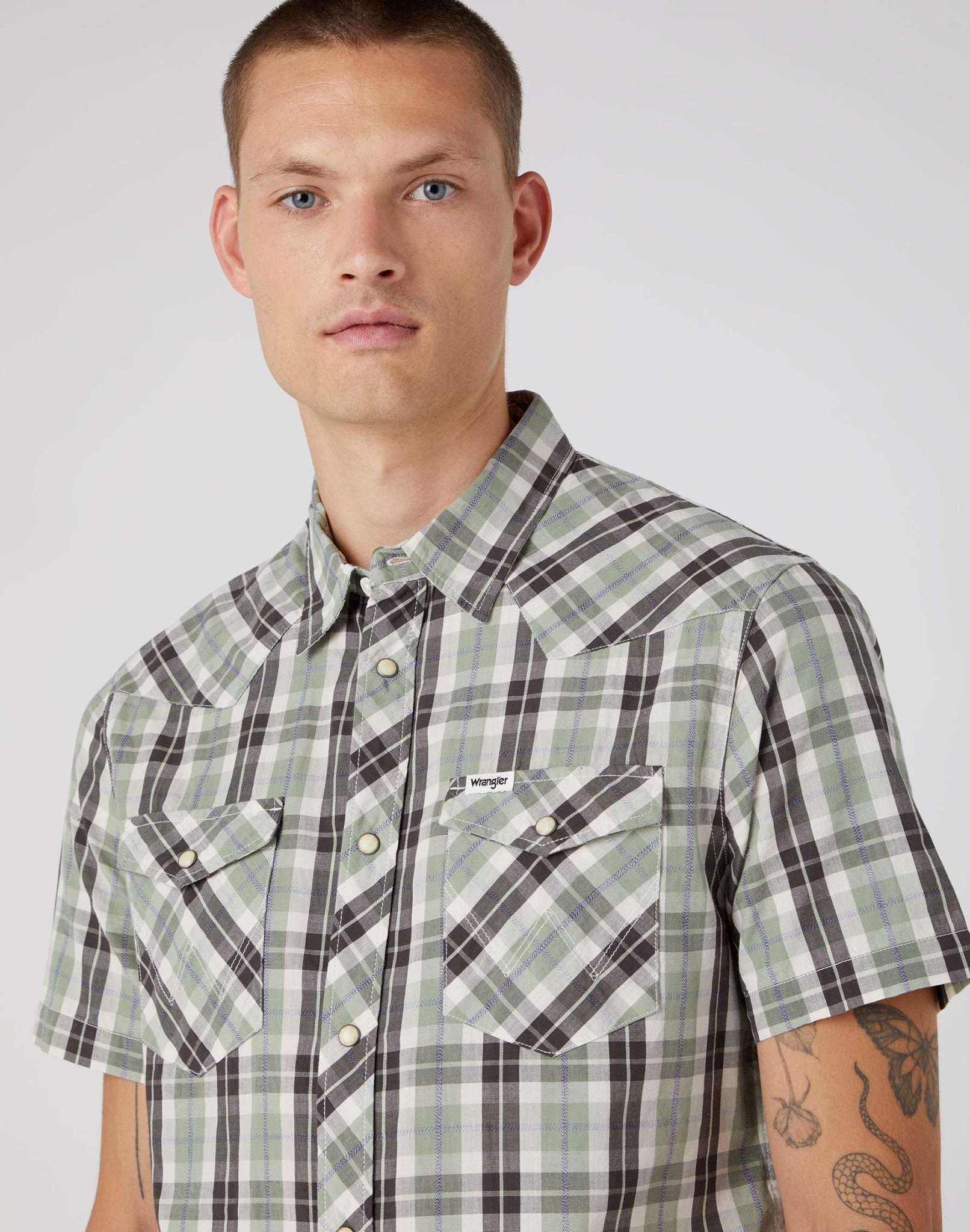 Kurzarm Western Shirt in Black Hemden Wrangler