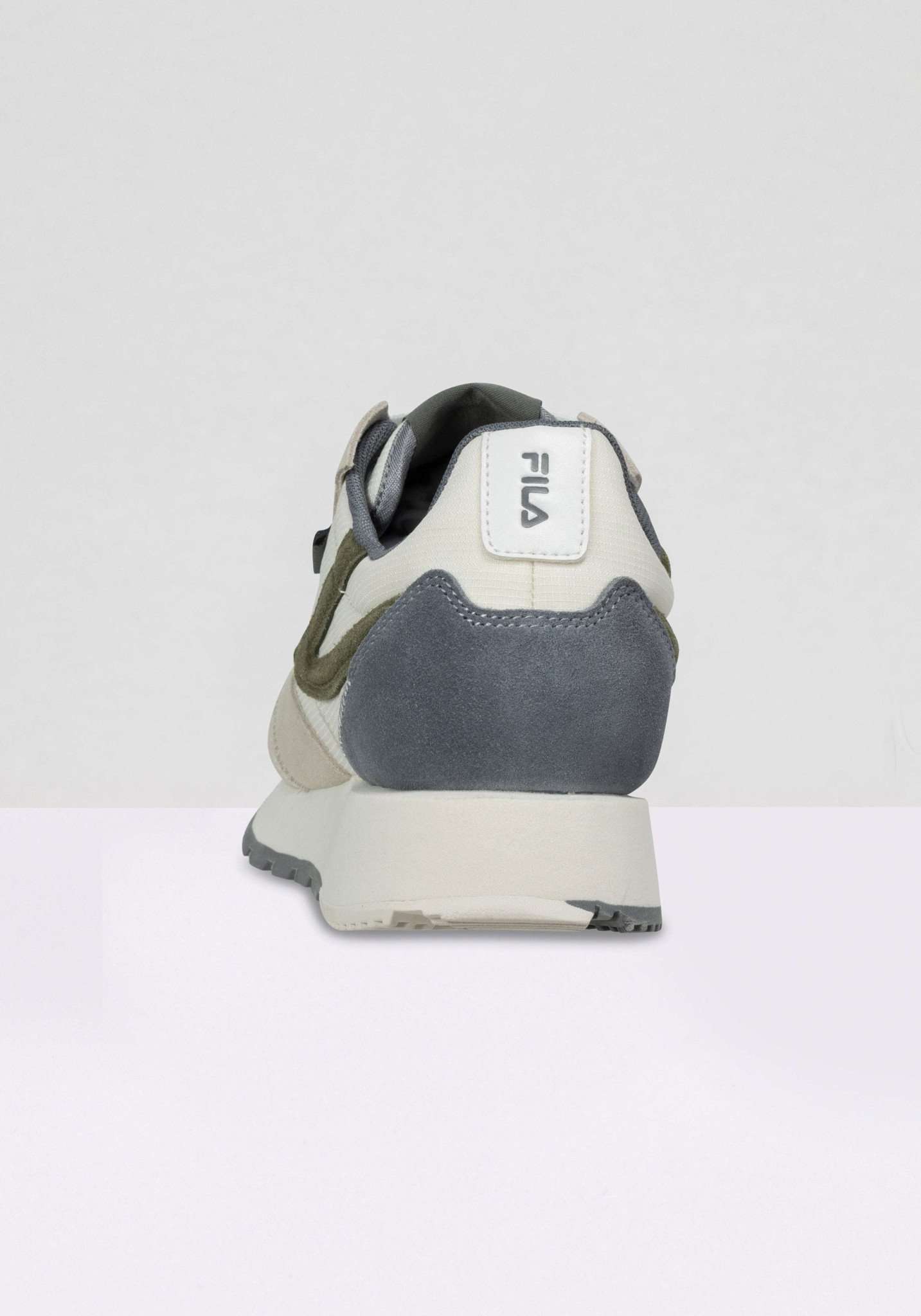 Run Formation in Turtledove Sneakers Fila