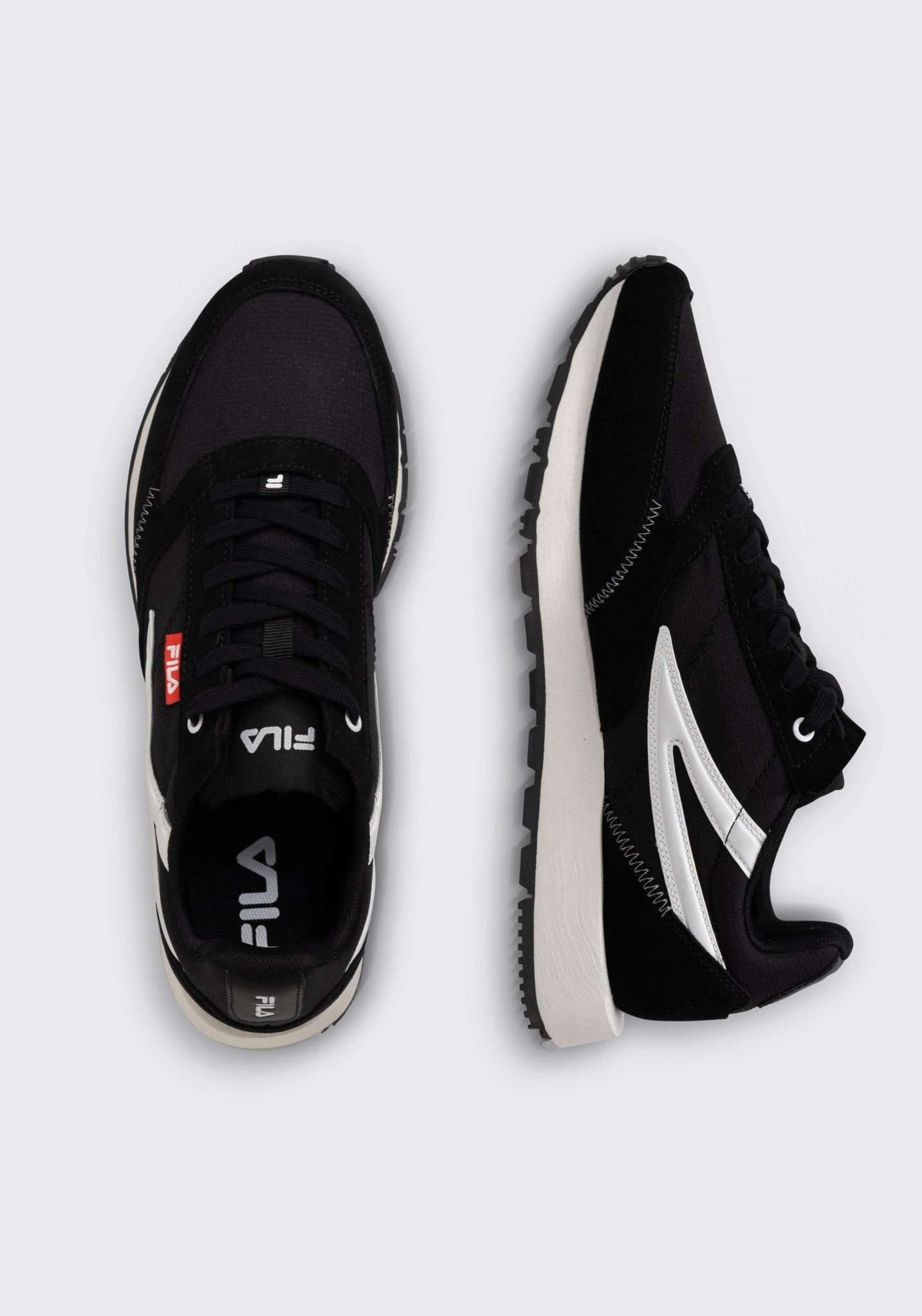 Run Formation in Black Sneakers Fila