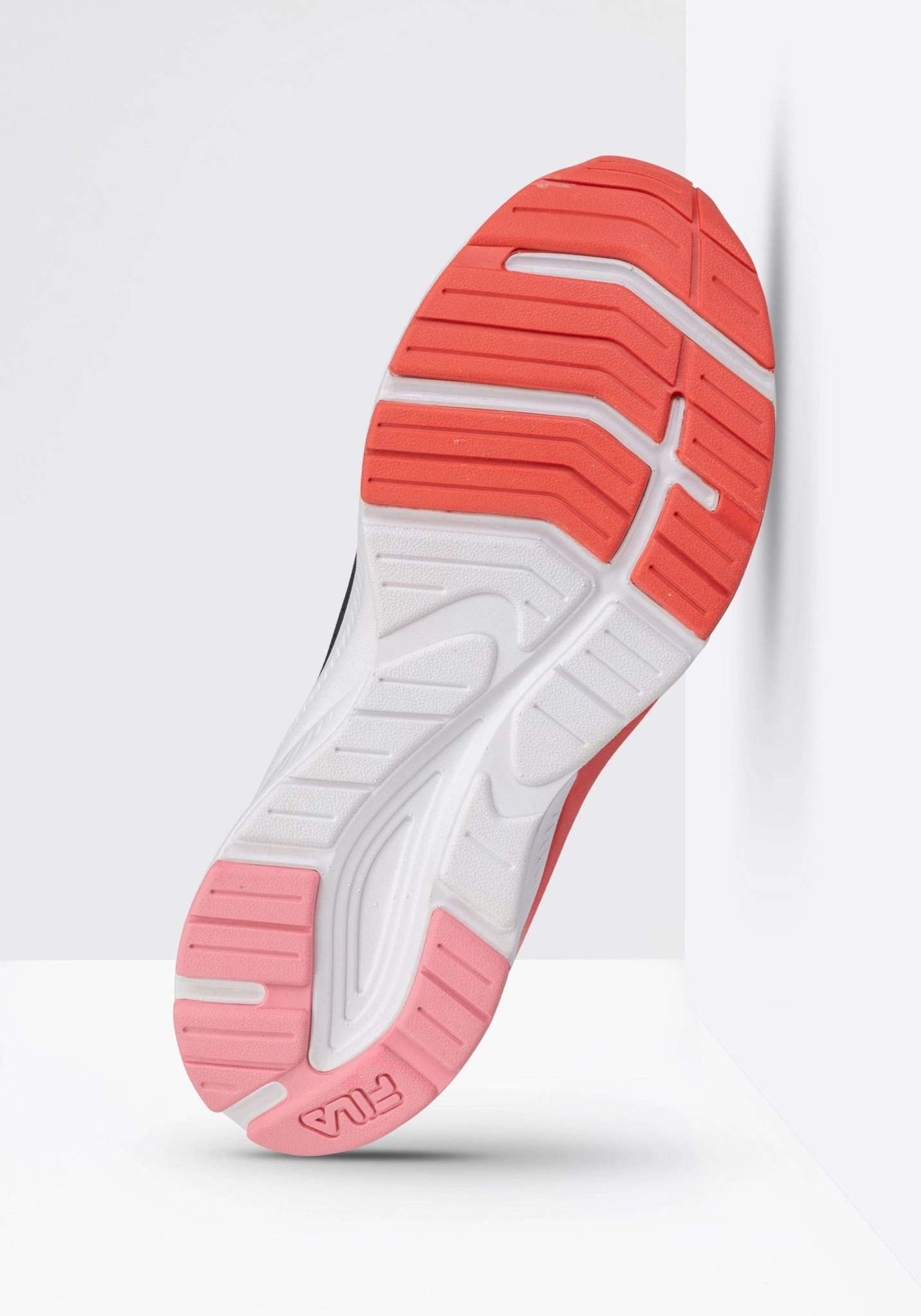 Beryllium Wmn in Black-Fiery Red Laufschuhe Fila