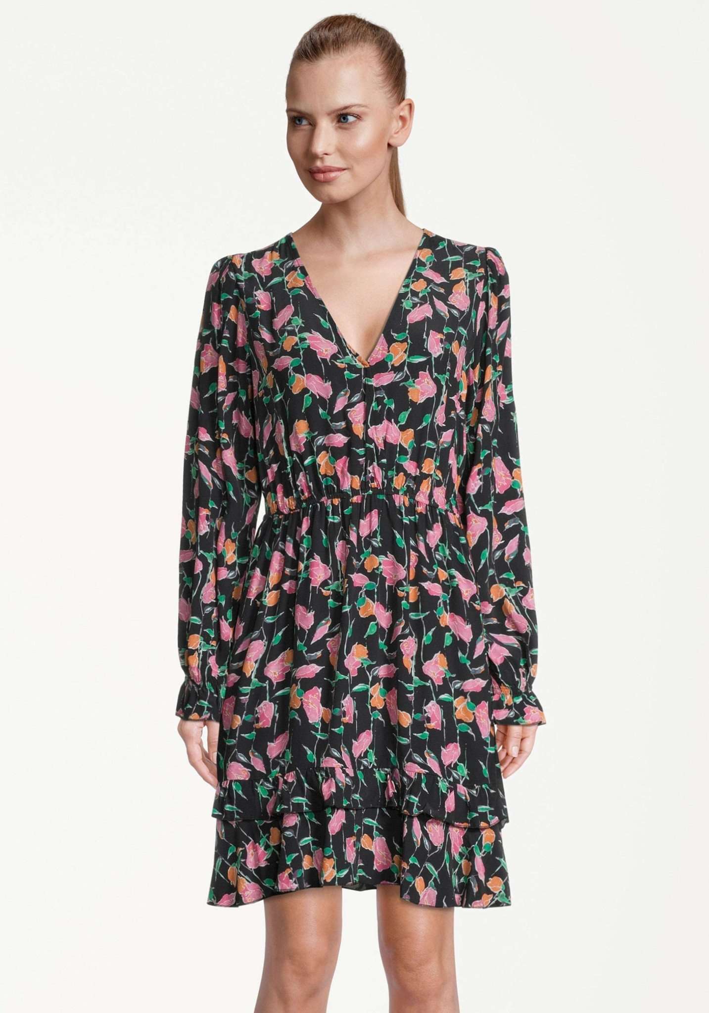 Amavida Aop Short Boho Dress in Black Beauty Multicolor Flower AOP Kleider Tamaris