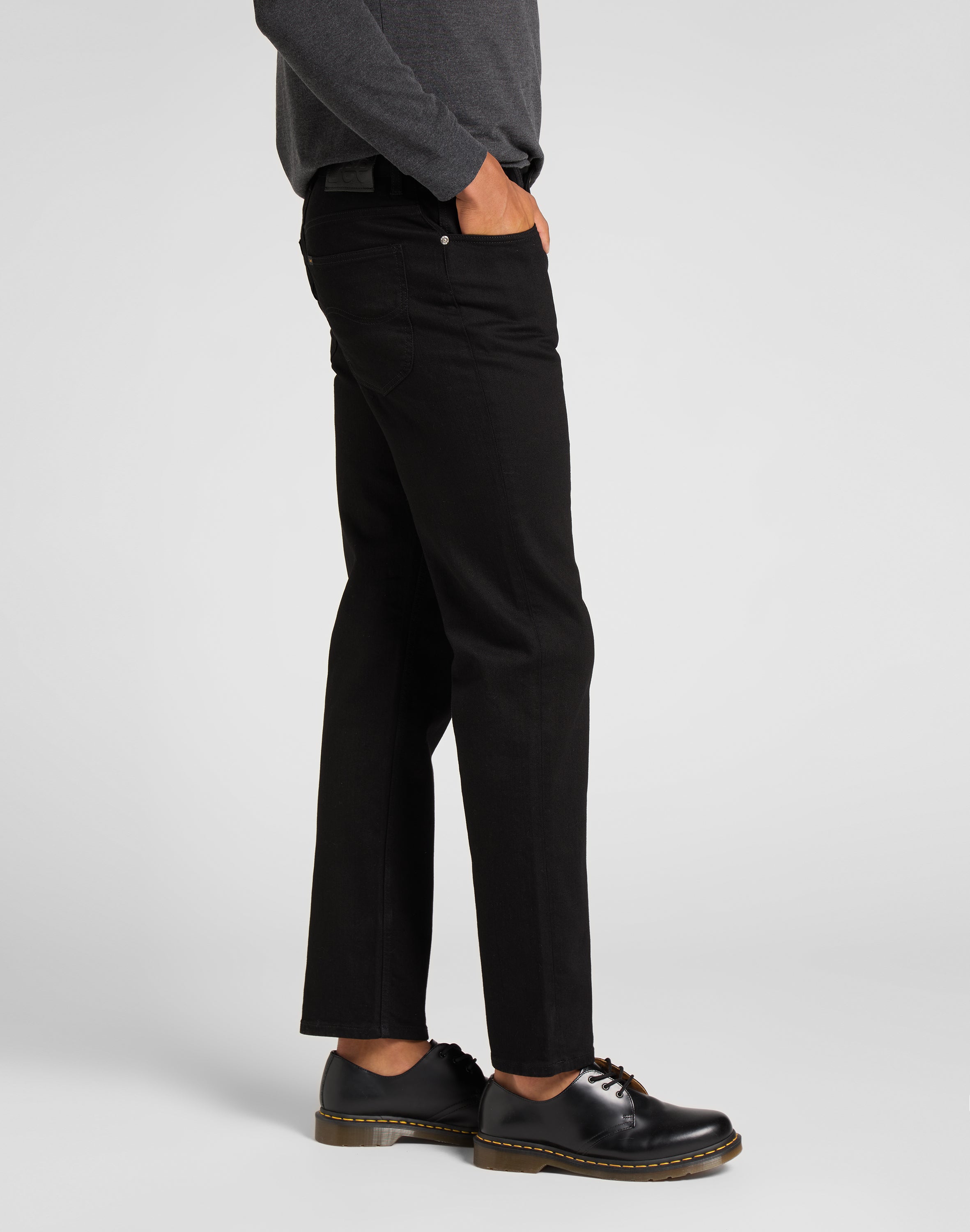 Brooklyn Straight in Clean Black Jeans Lee