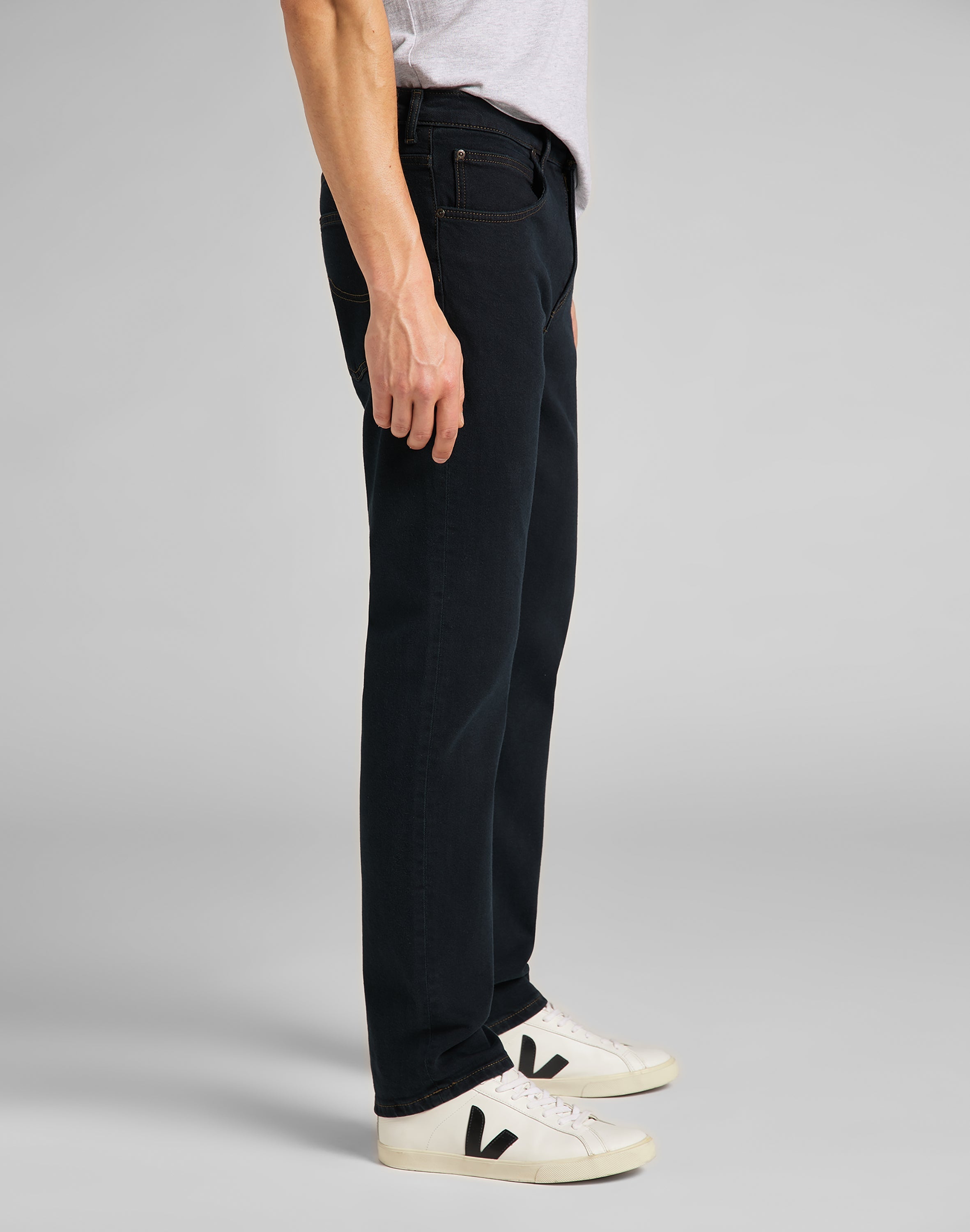 Brooklyn Straight in Blue Black Jeans Lee