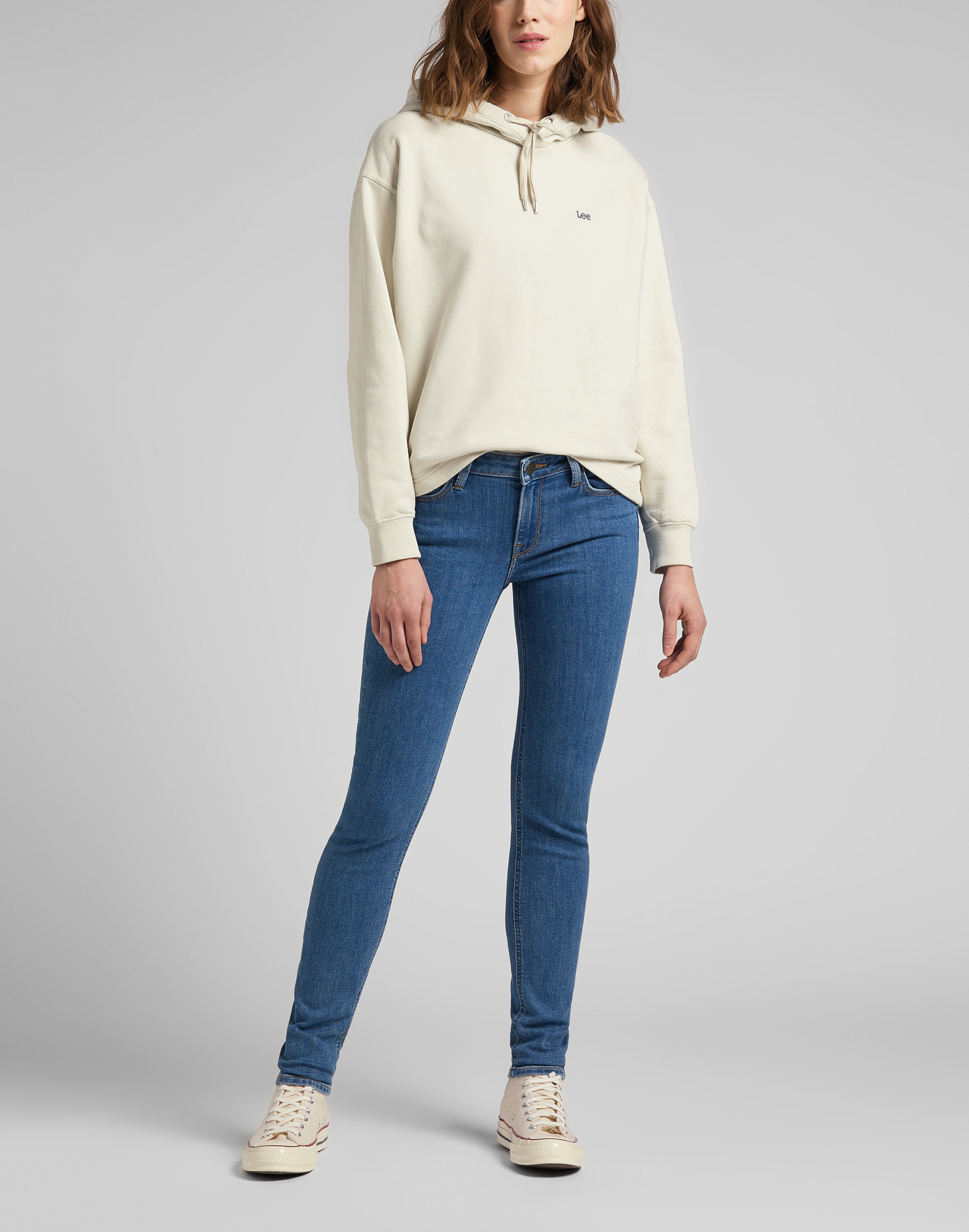 Scarlett in Mid Lexi Jeans Lee