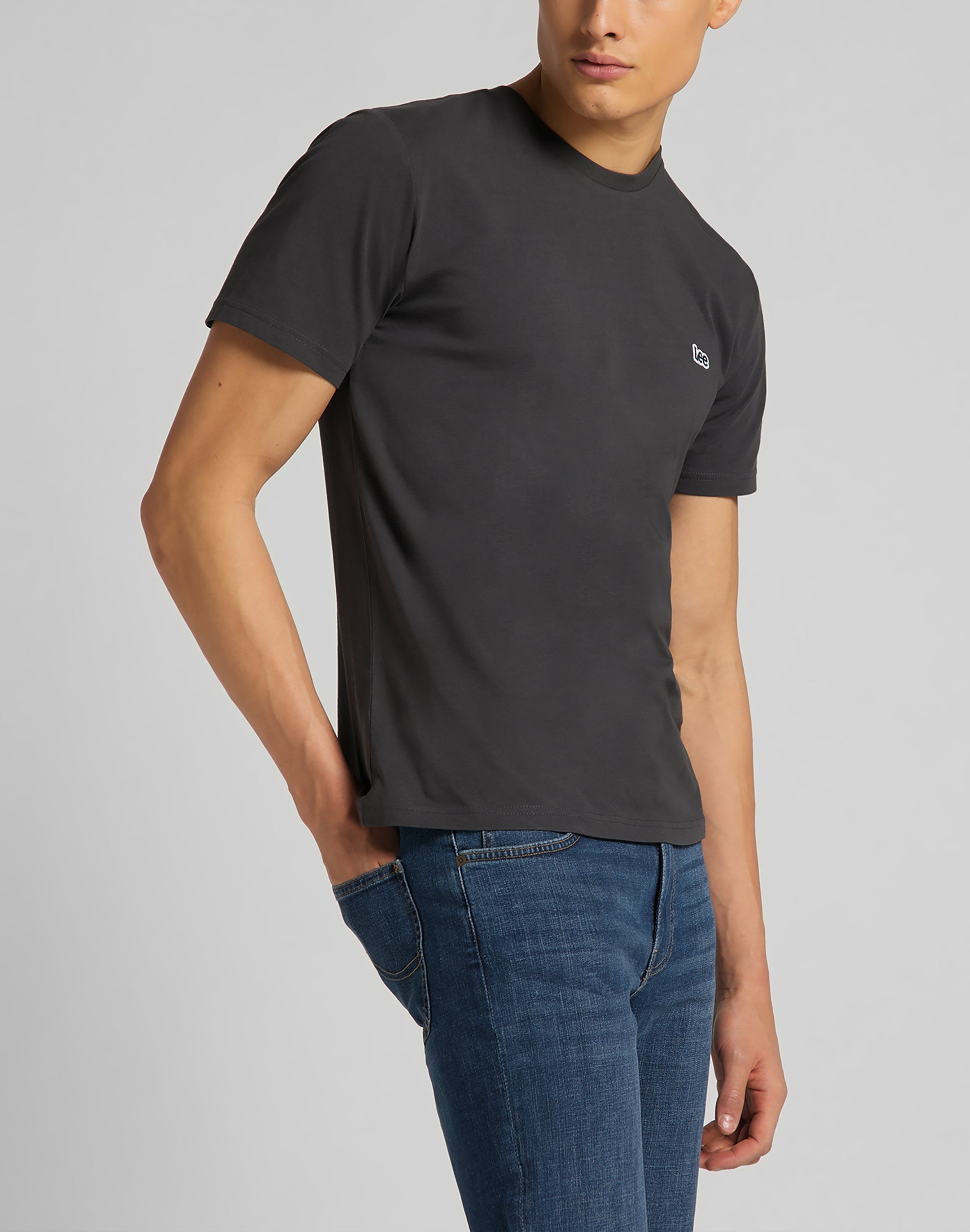 Kurzarm Patch Logo Tee in Washed Black T-Shirts Lee