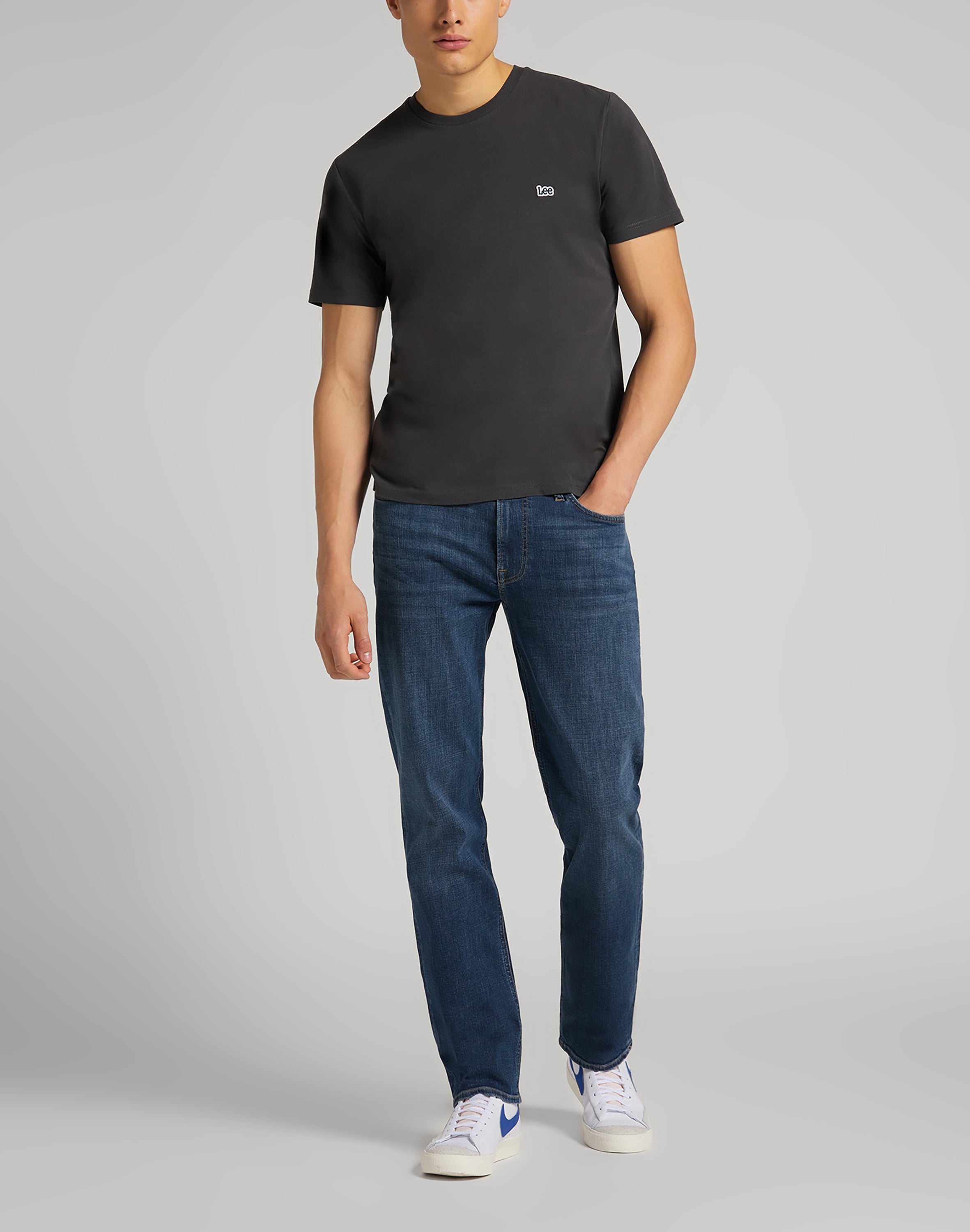 Kurzarm Patch Logo Tee in Washed Black T-Shirts Lee