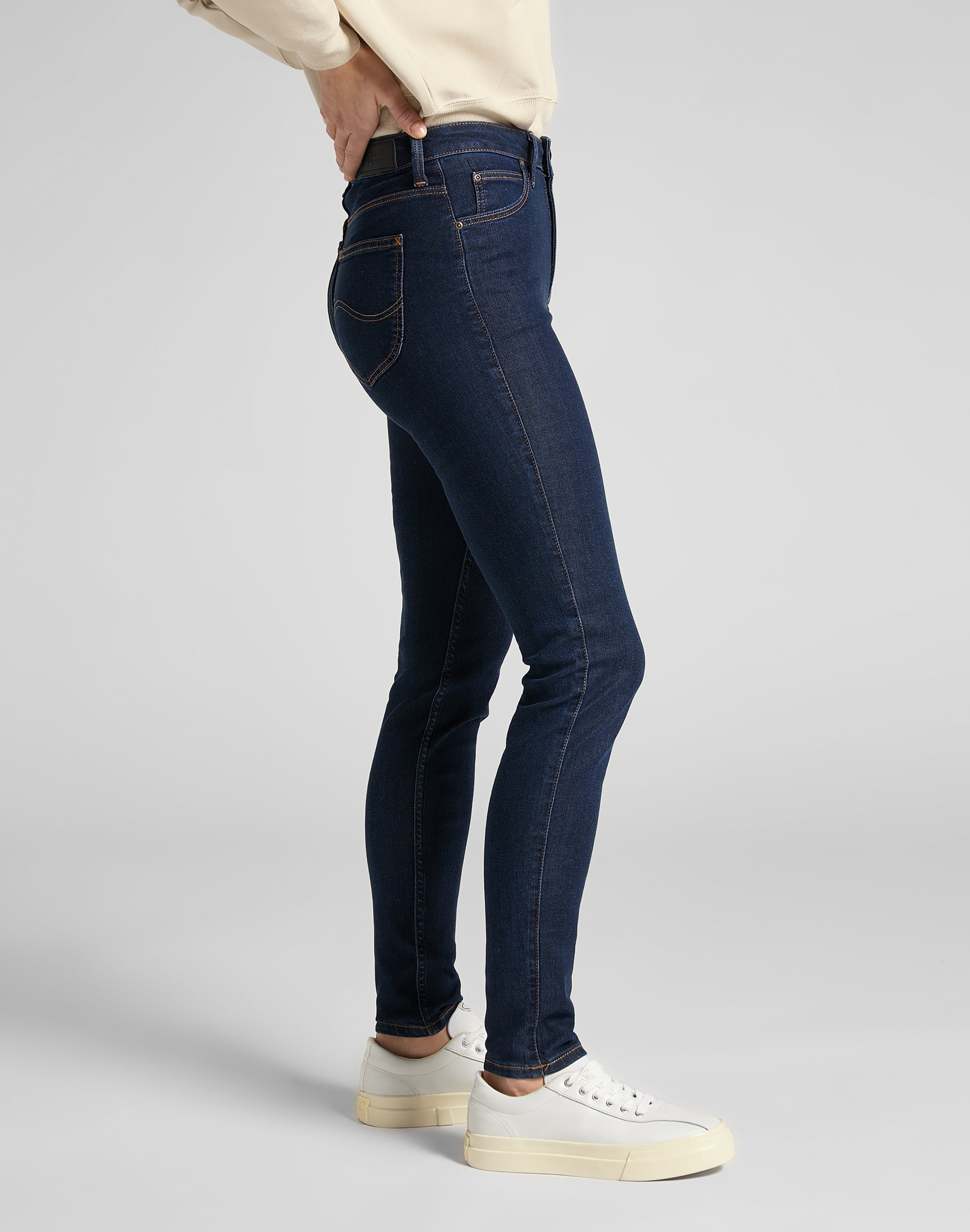 Scarlett High in Tonal Stonewash Jeans Lee