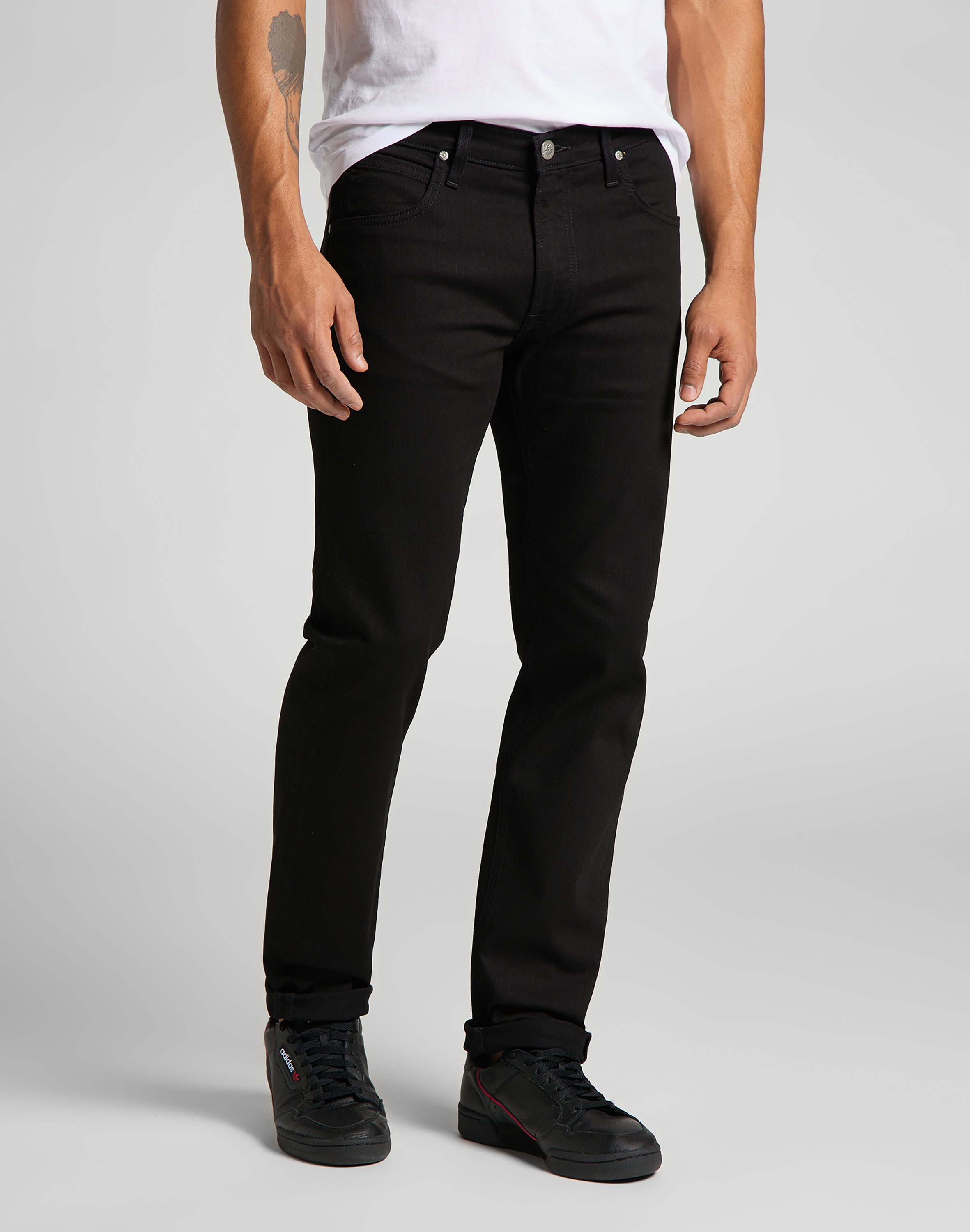 Daren Zip Fly in Clean Black Jeans Lee