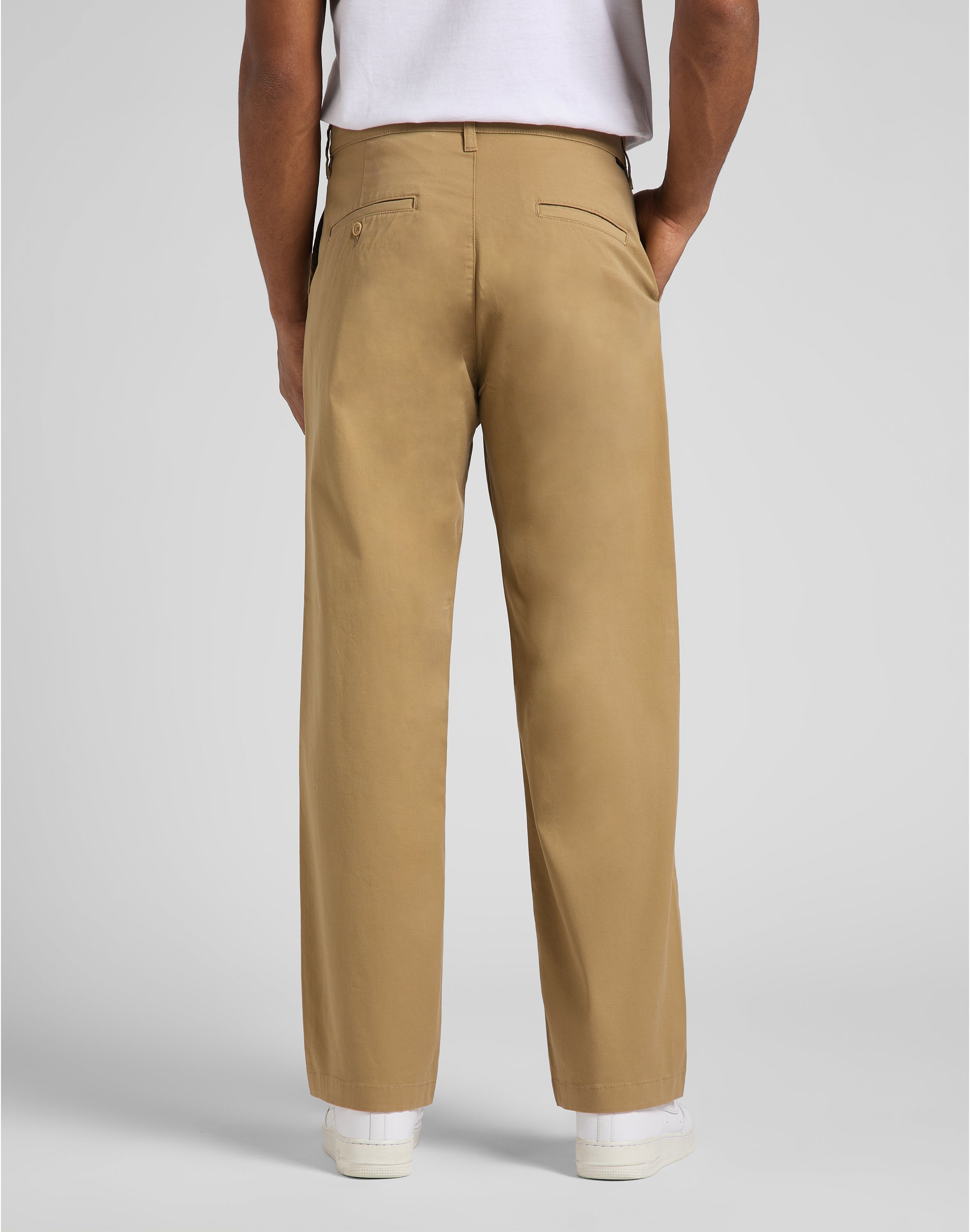 Loose Chino in Clay Hosen Lee   