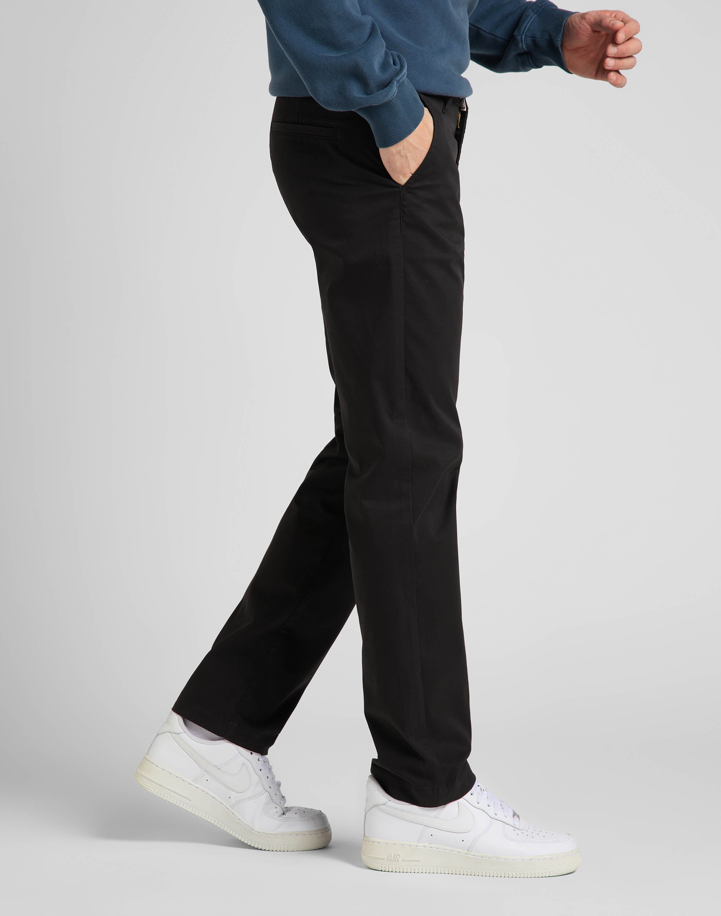 Regular Chino in Black Hosen Lee