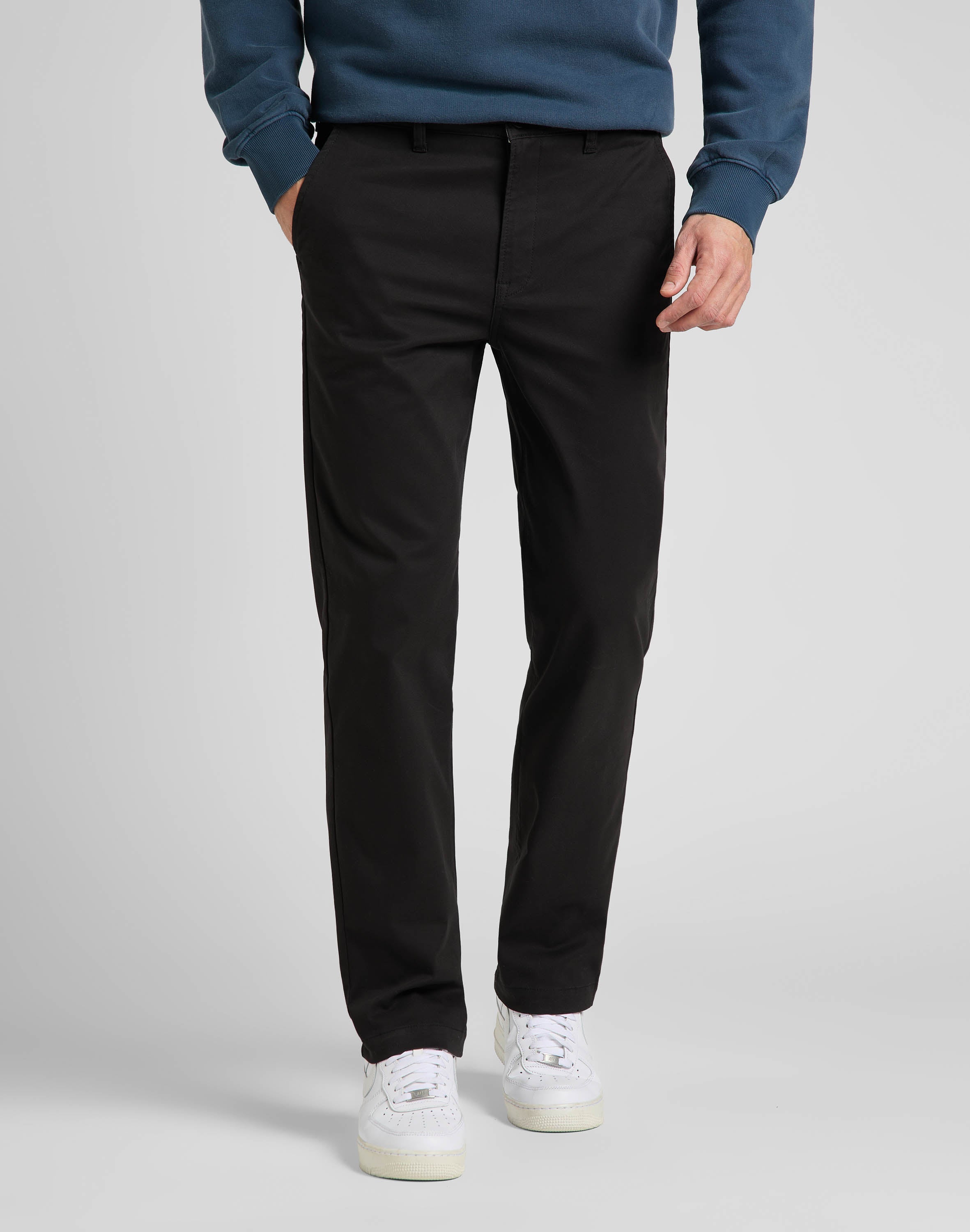 Regular Chino in Black Hosen Lee