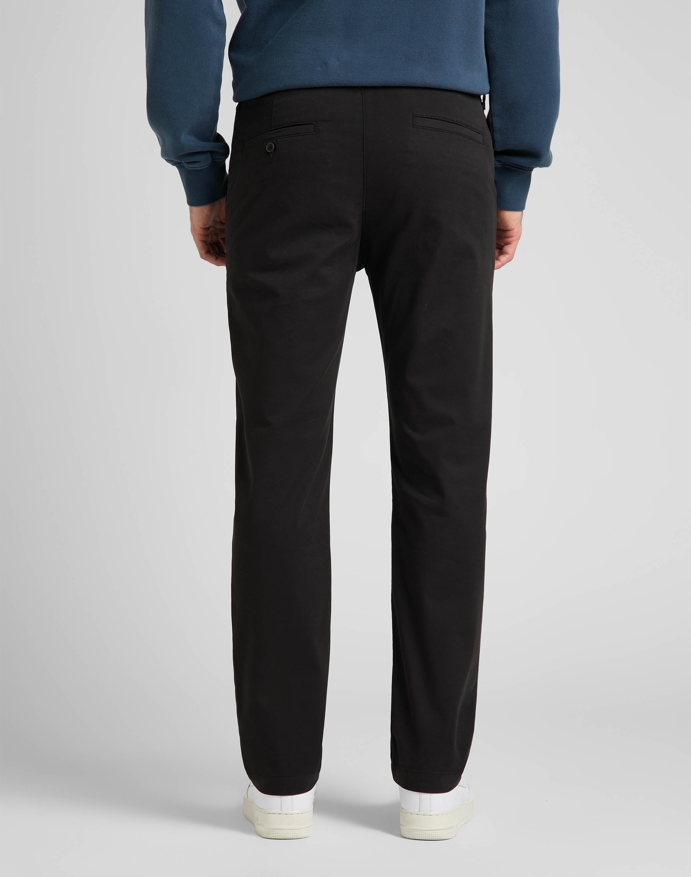 Regular Chino in Black Hosen Lee