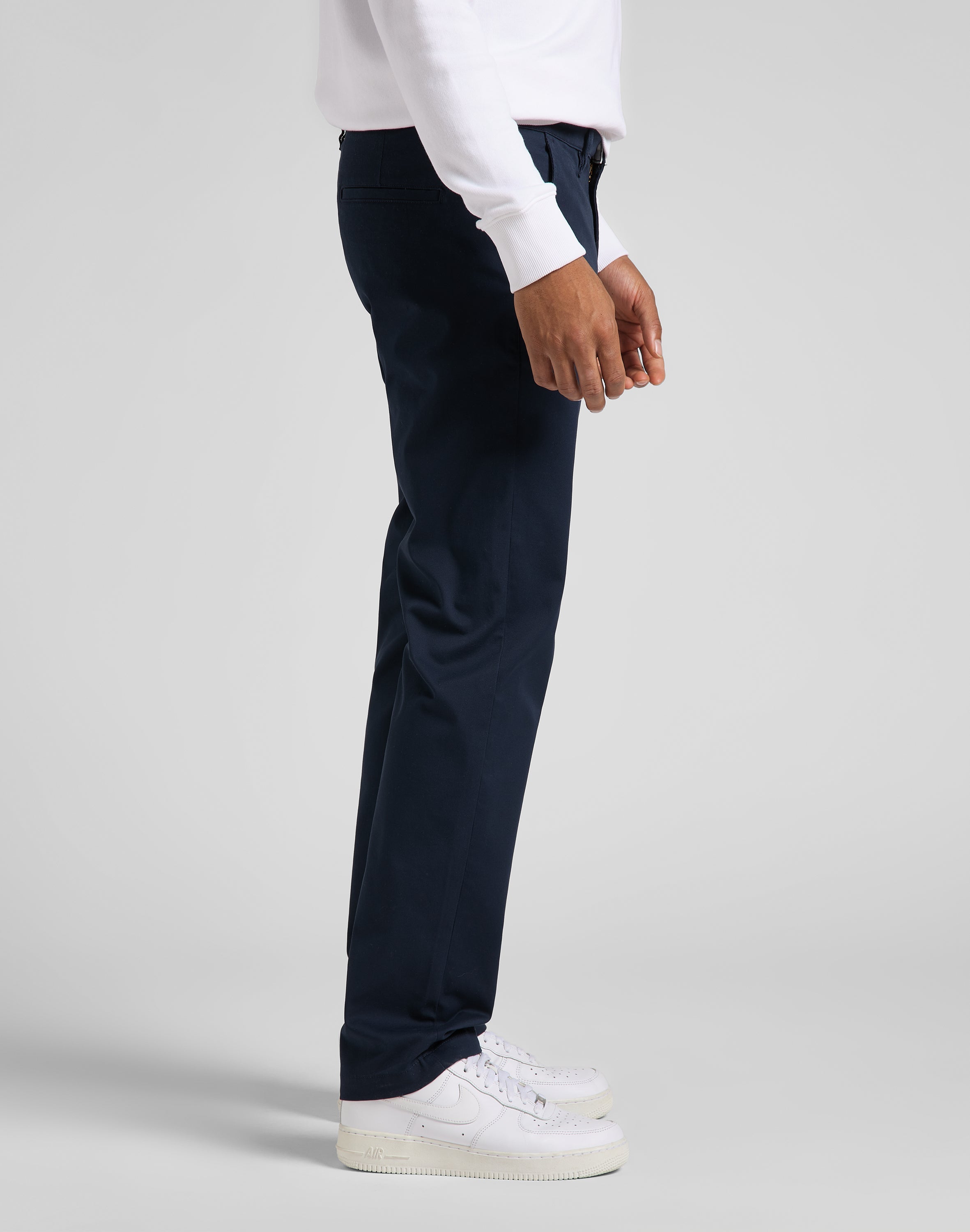 Regular Chino in Deep Navy Hosen Lee