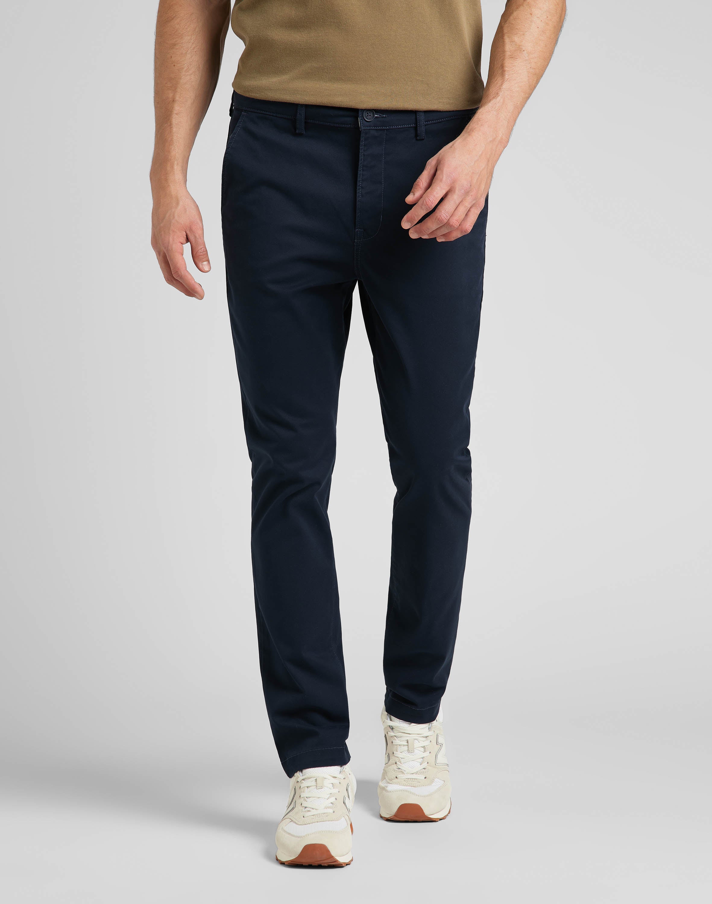 Slim Chino in Deep Navy Hosen Lee