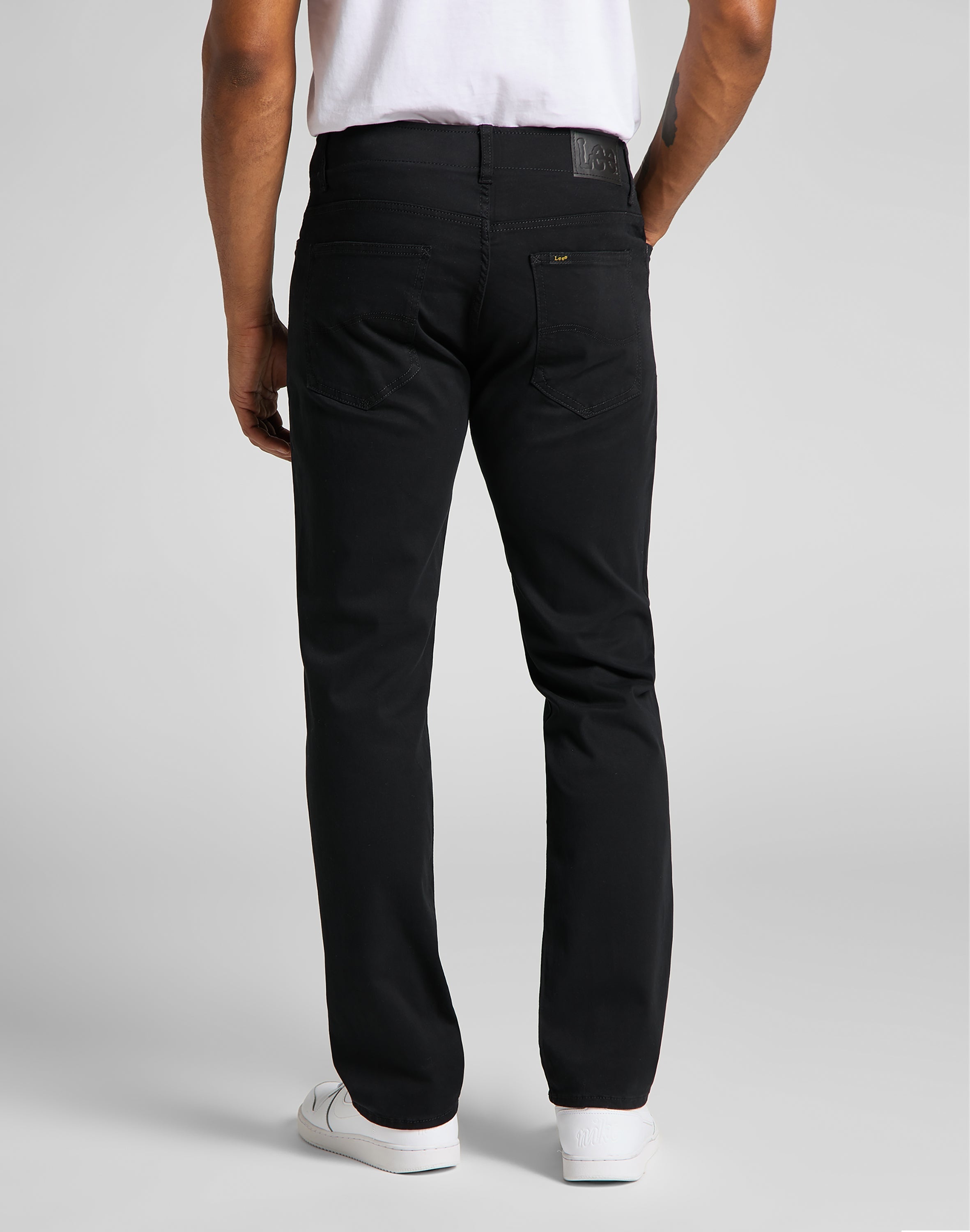 Straight Fit XM in Black Hosen Lee