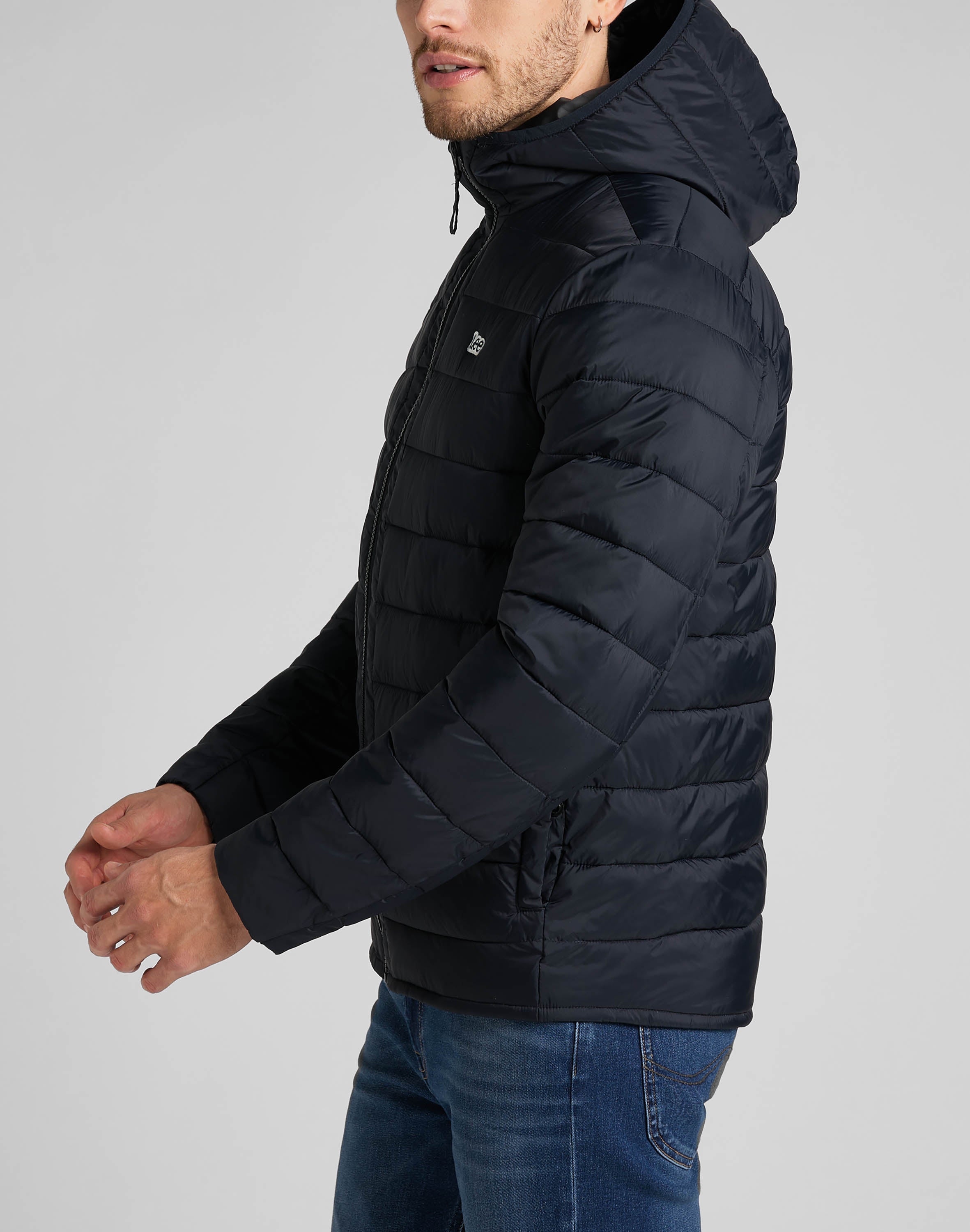 Light Puffer Jacket in Black Jacken Lee