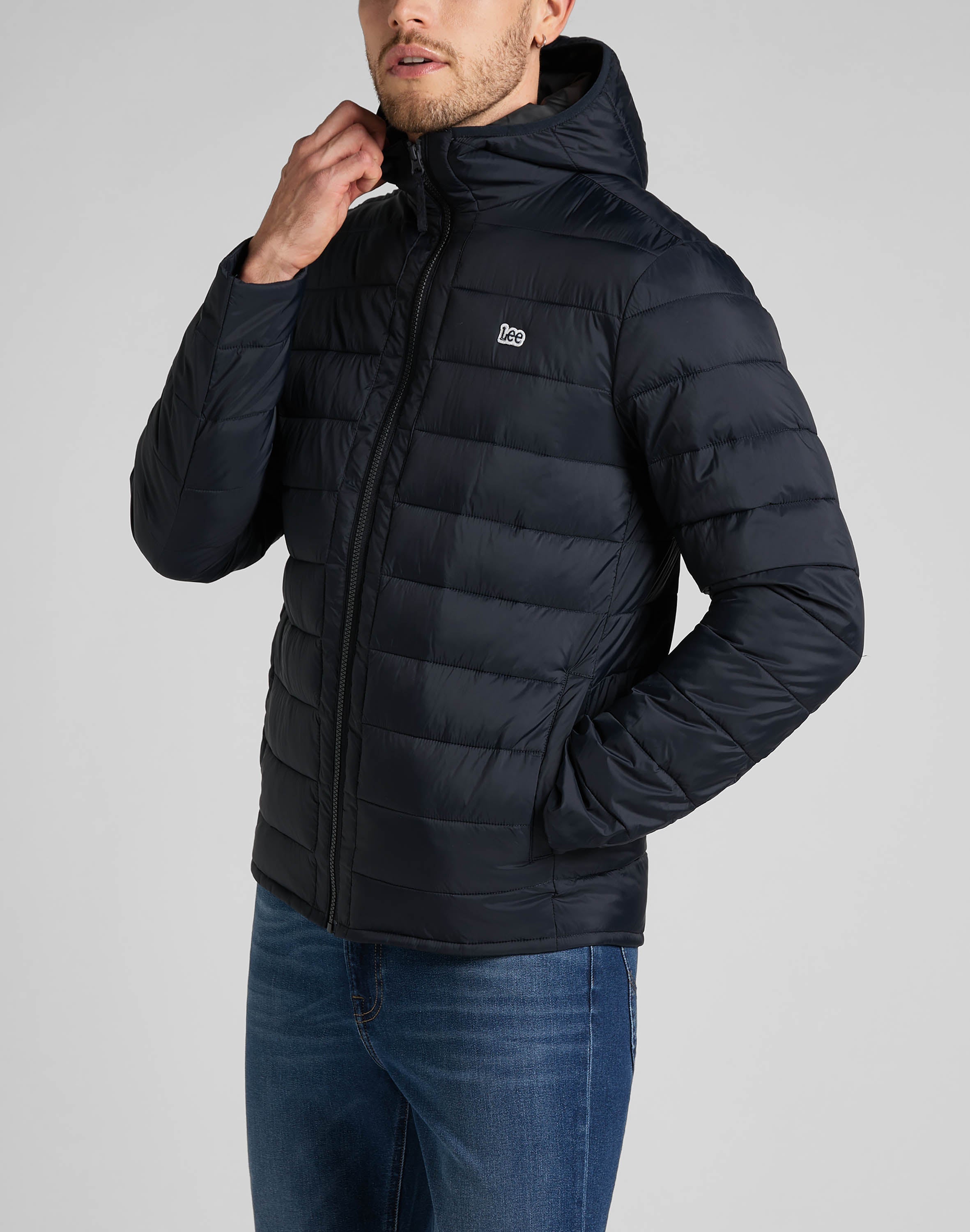 Light Puffer Jacket in Black Jacken Lee
