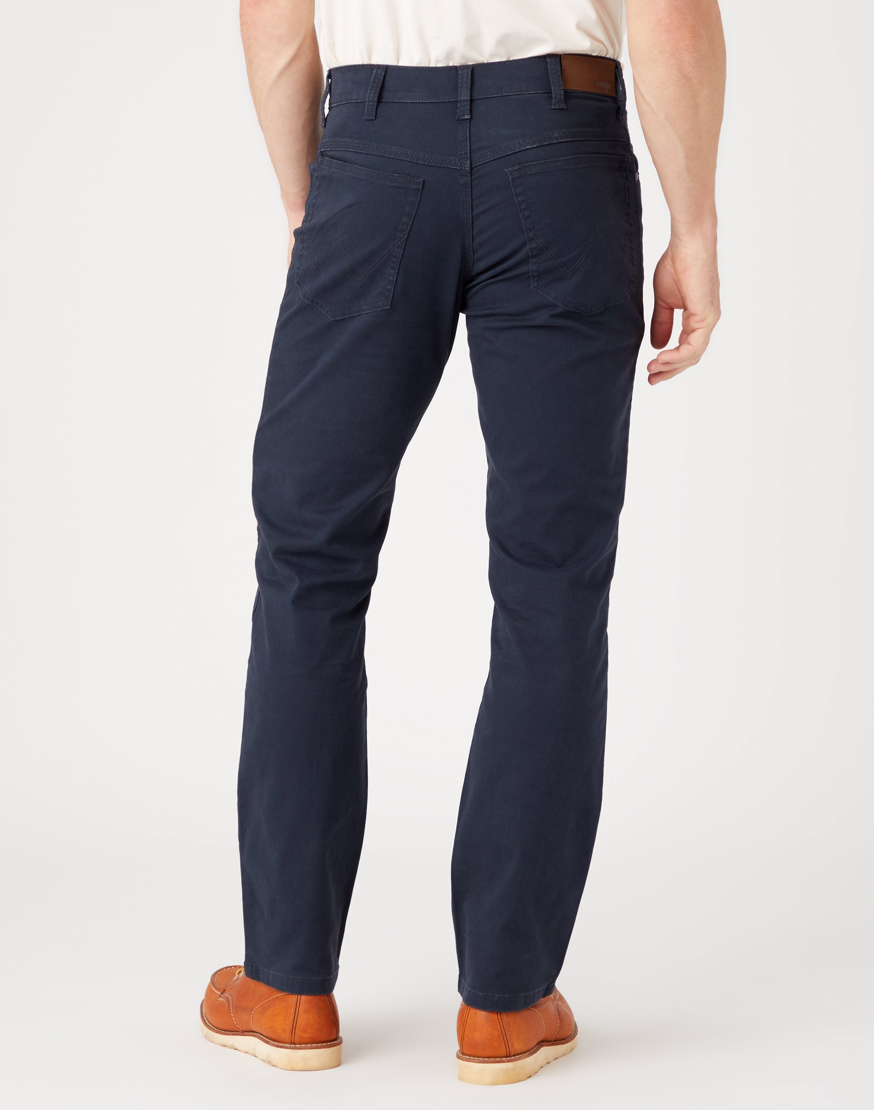Straight Medium Stretch in Marine Navy Hosen Wrangler