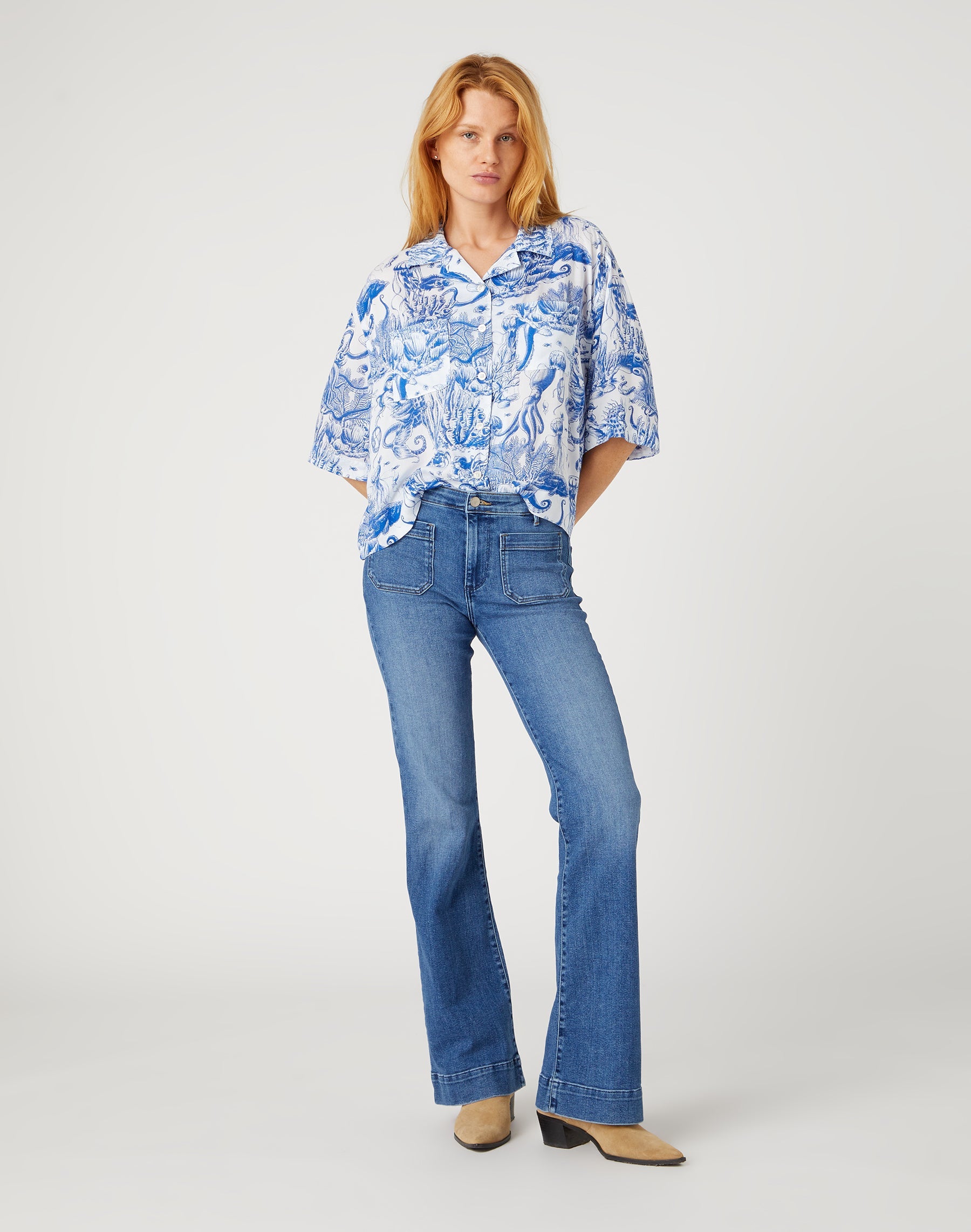 Flare in Raven Jeans Wrangler