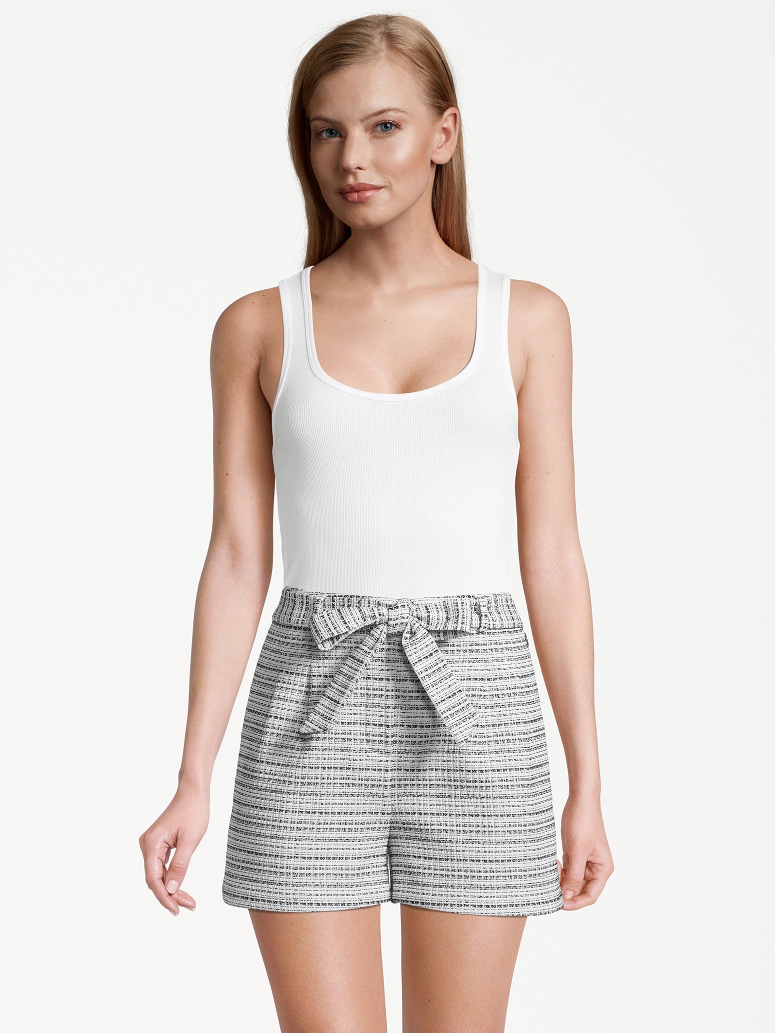 Azare Structure Paperbag Shorts in Off White&Black Shorts Tamaris   