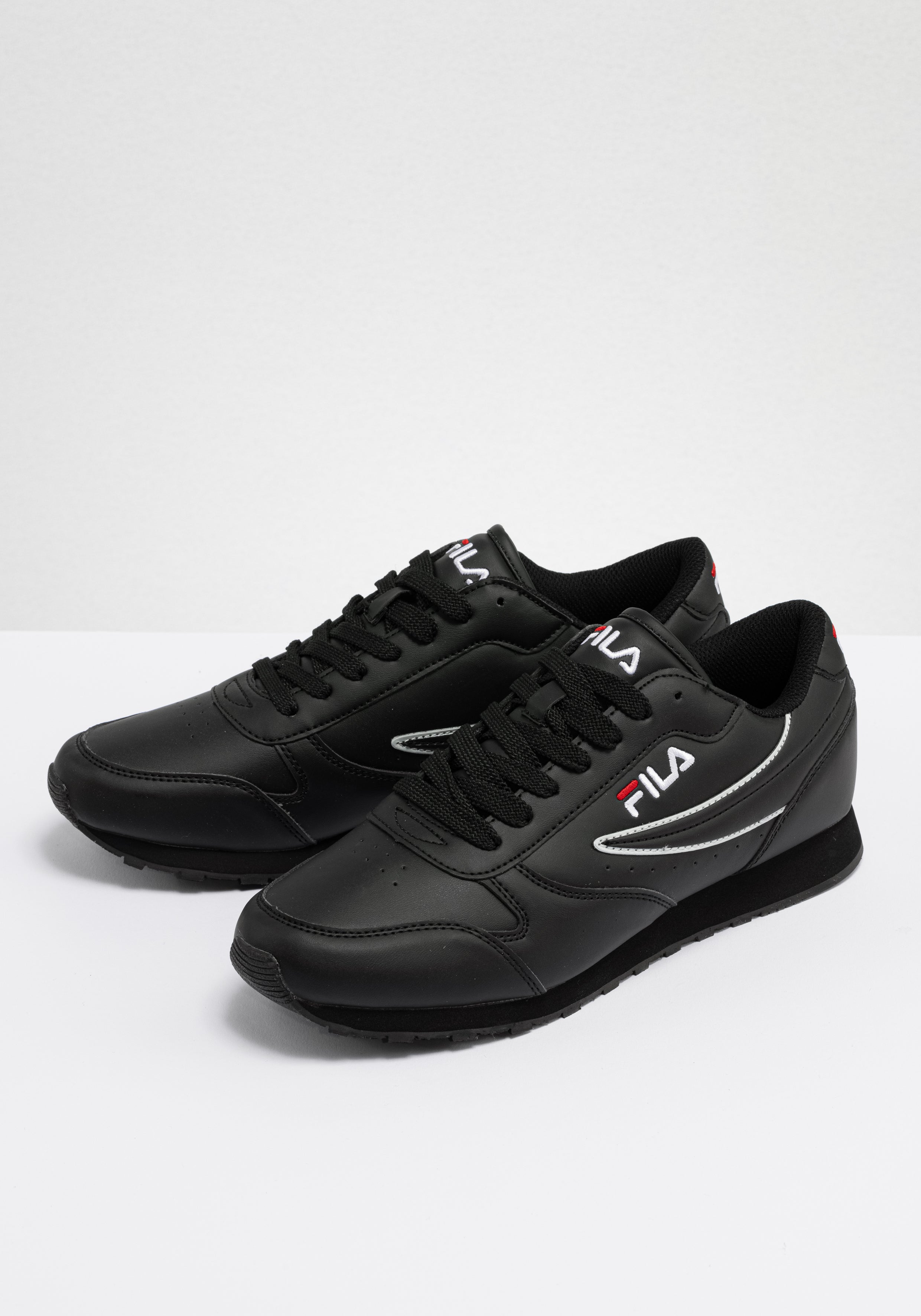 Orbit in Black-Black Sneakers Fila   