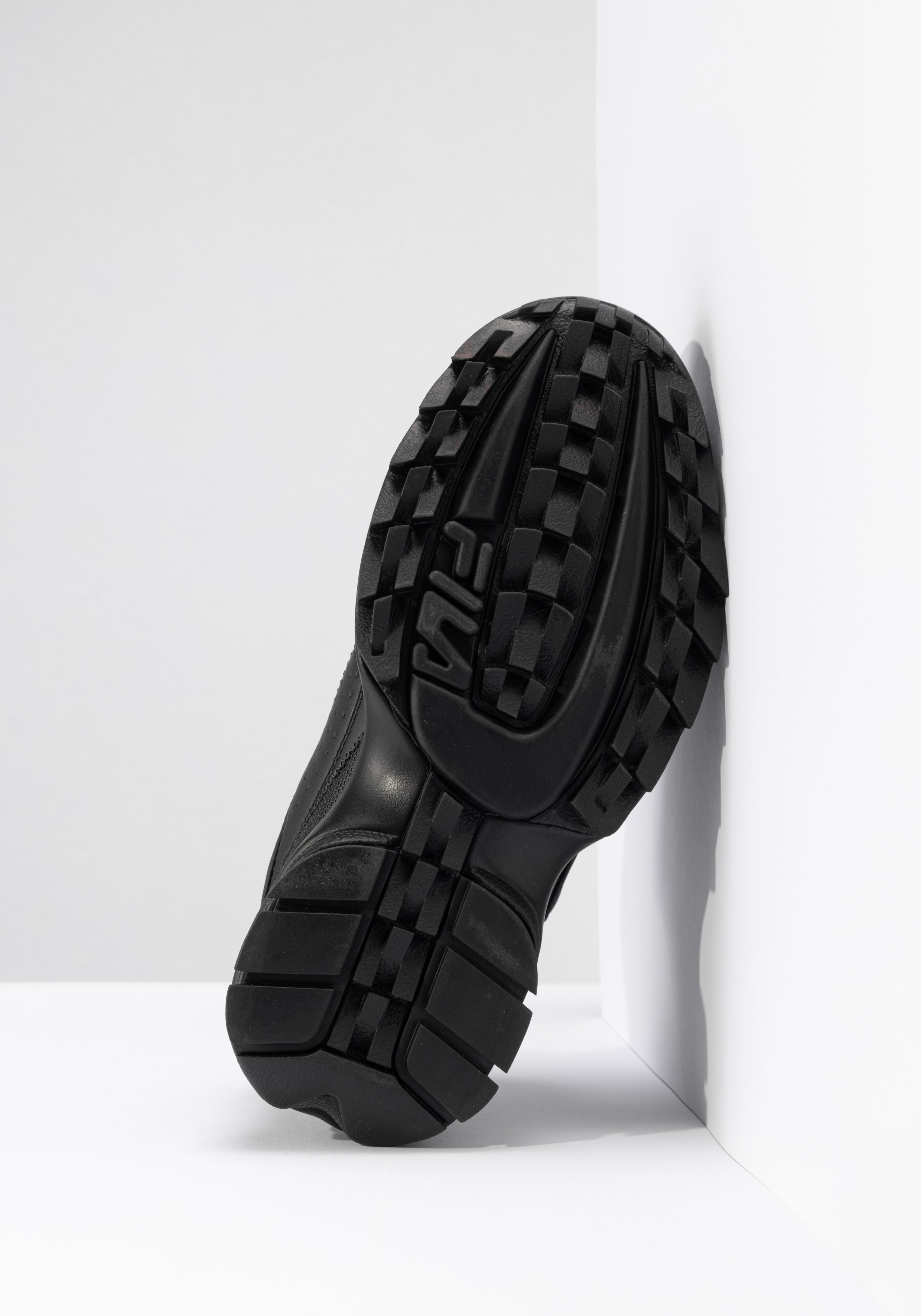 Disruptor Wmn in Black-Black Sneakers Fila   