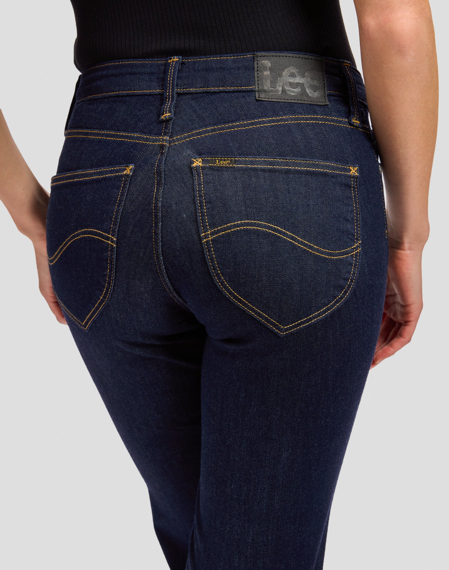 Marion Straight in Rinse Jeans Lee