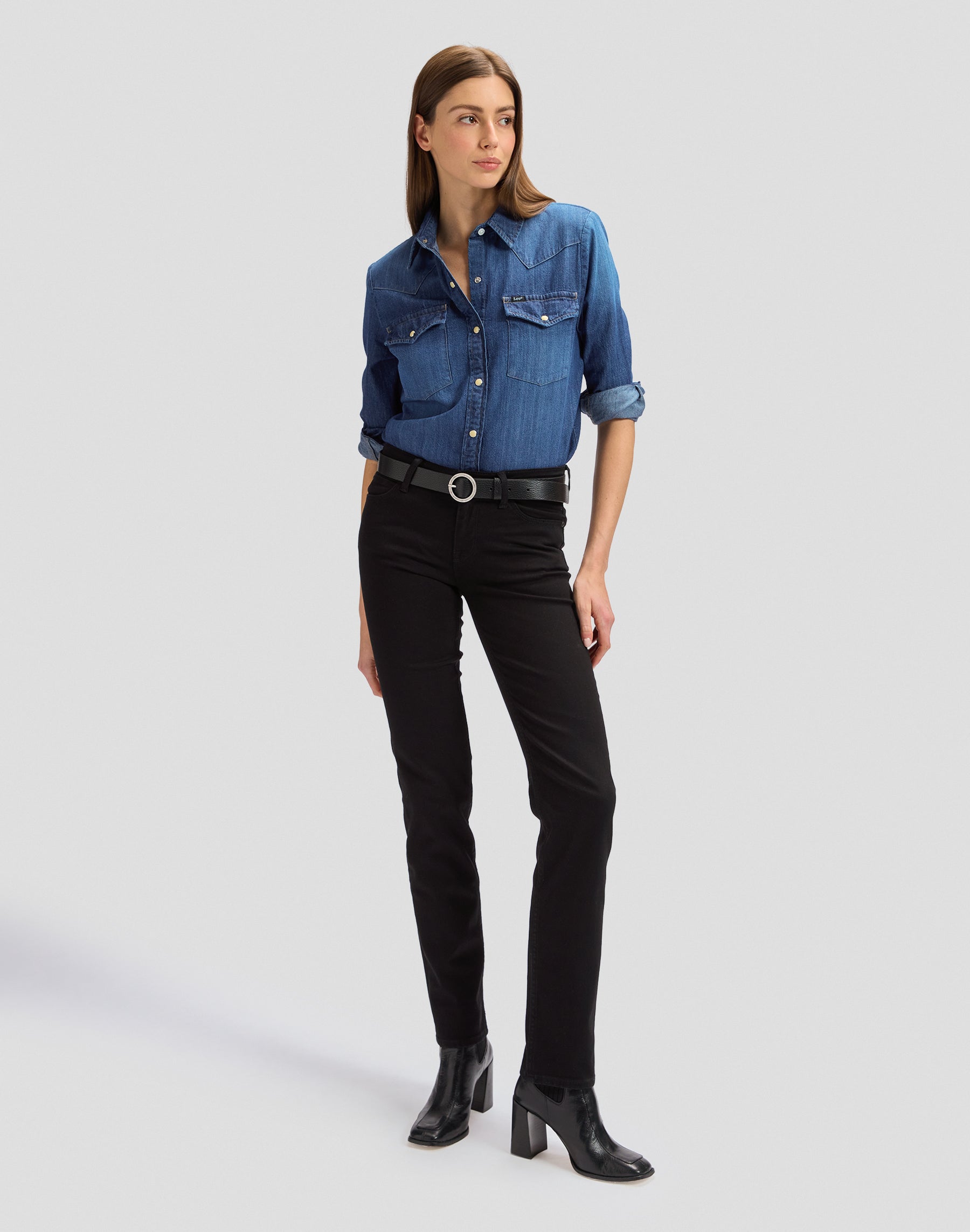 Marion Straight in Black Rinse Jeans Lee