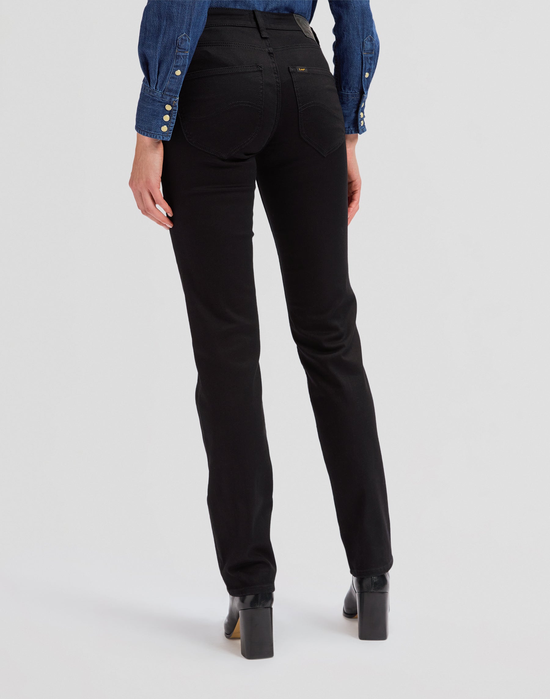 Marion Straight in Black Rinse Jeans Lee