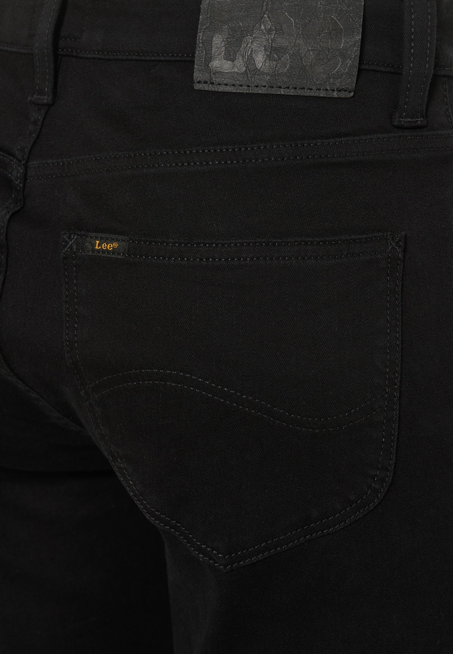 Elly in Black Rinse Jeans Lee