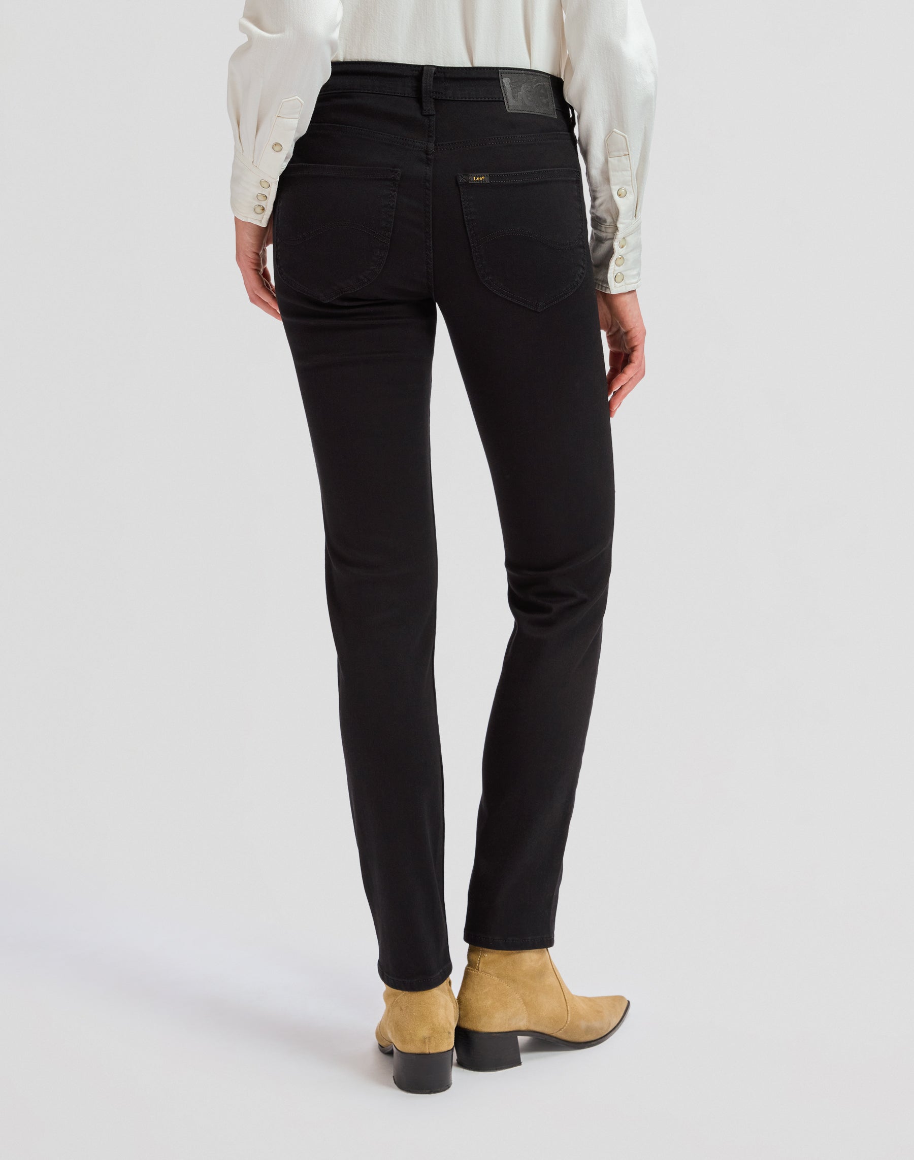 Elly in Black Rinse Jeans Lee