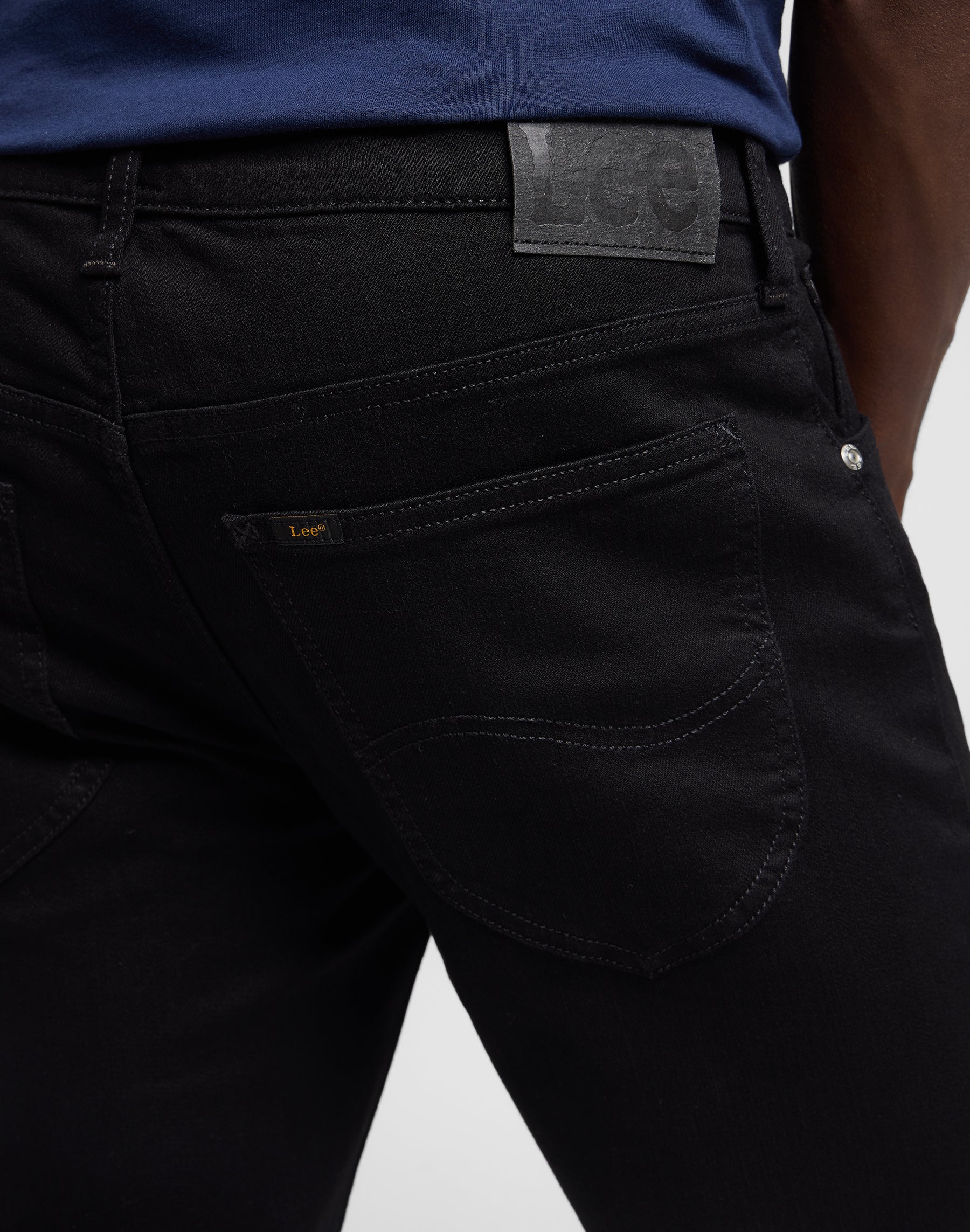 Daren Zip Fly in Clean Black Jeans Lee