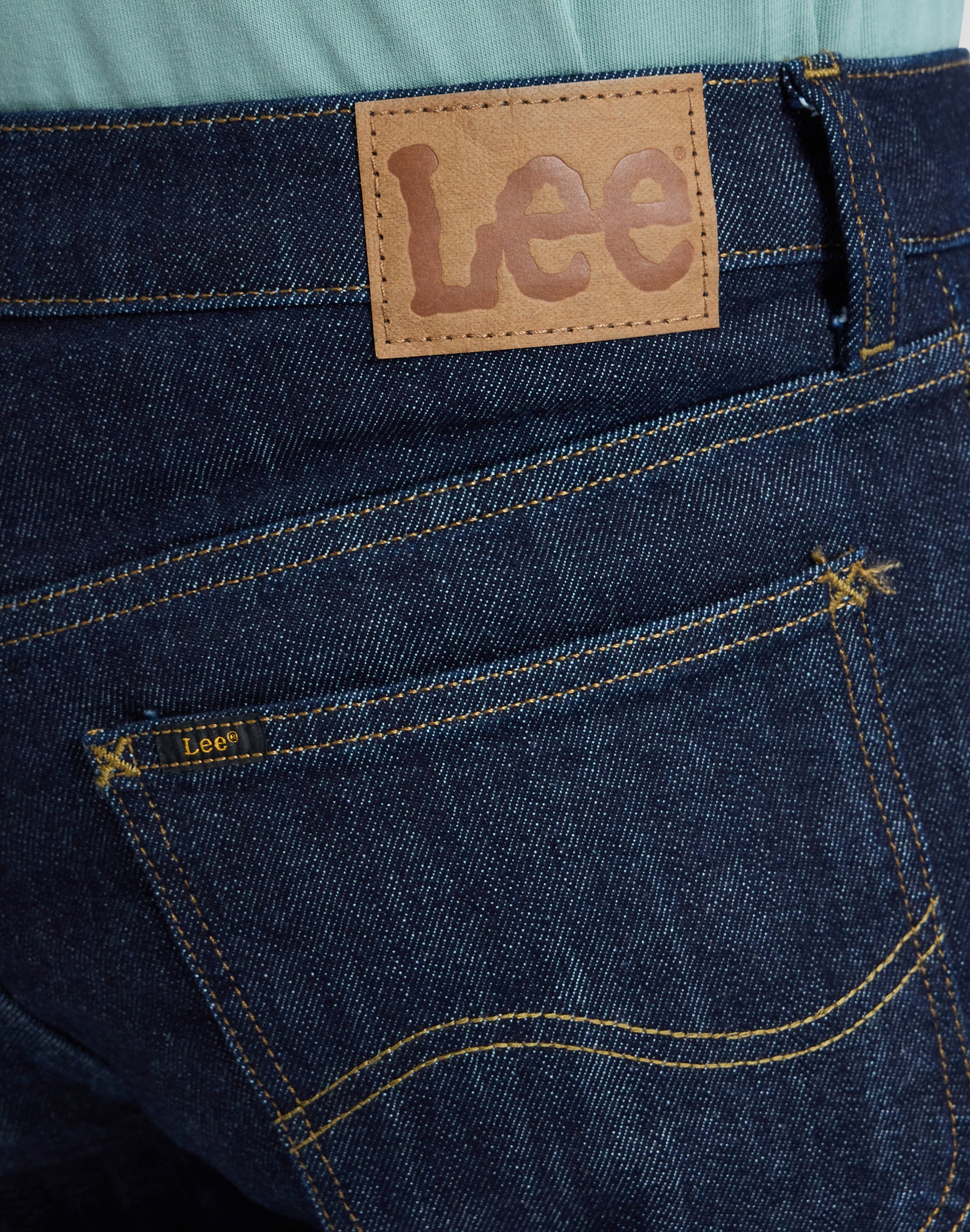 Daren Zip Fly in Rinse Jeans Lee