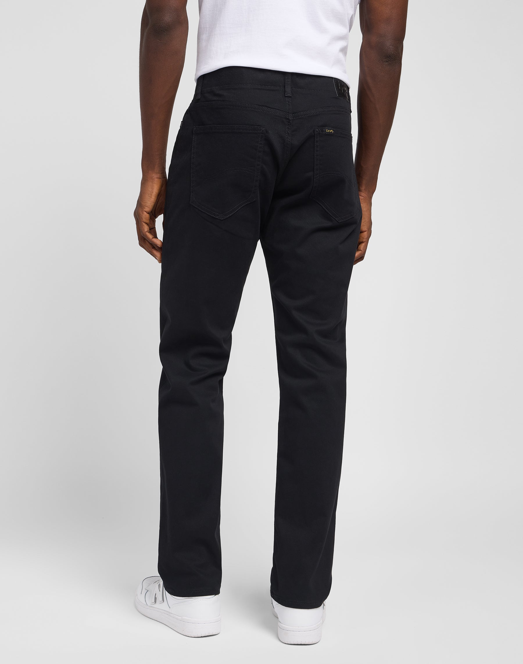 Straight Fit XM in Black Hosen Lee