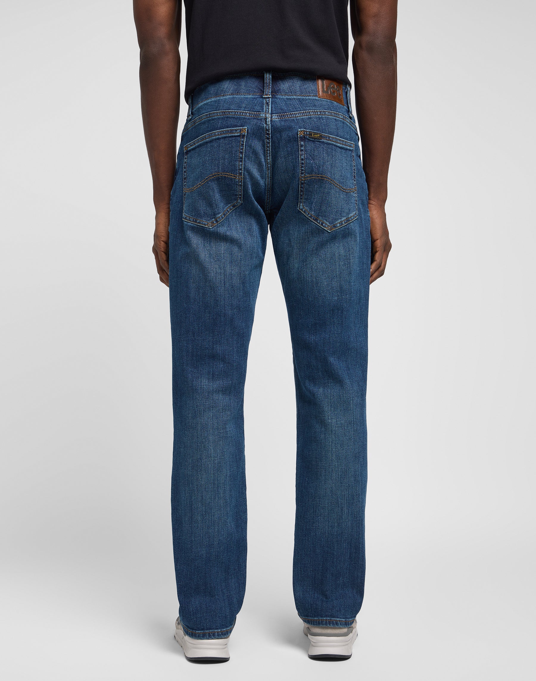 Straight Fit XM in Maddox Jeans Lee
