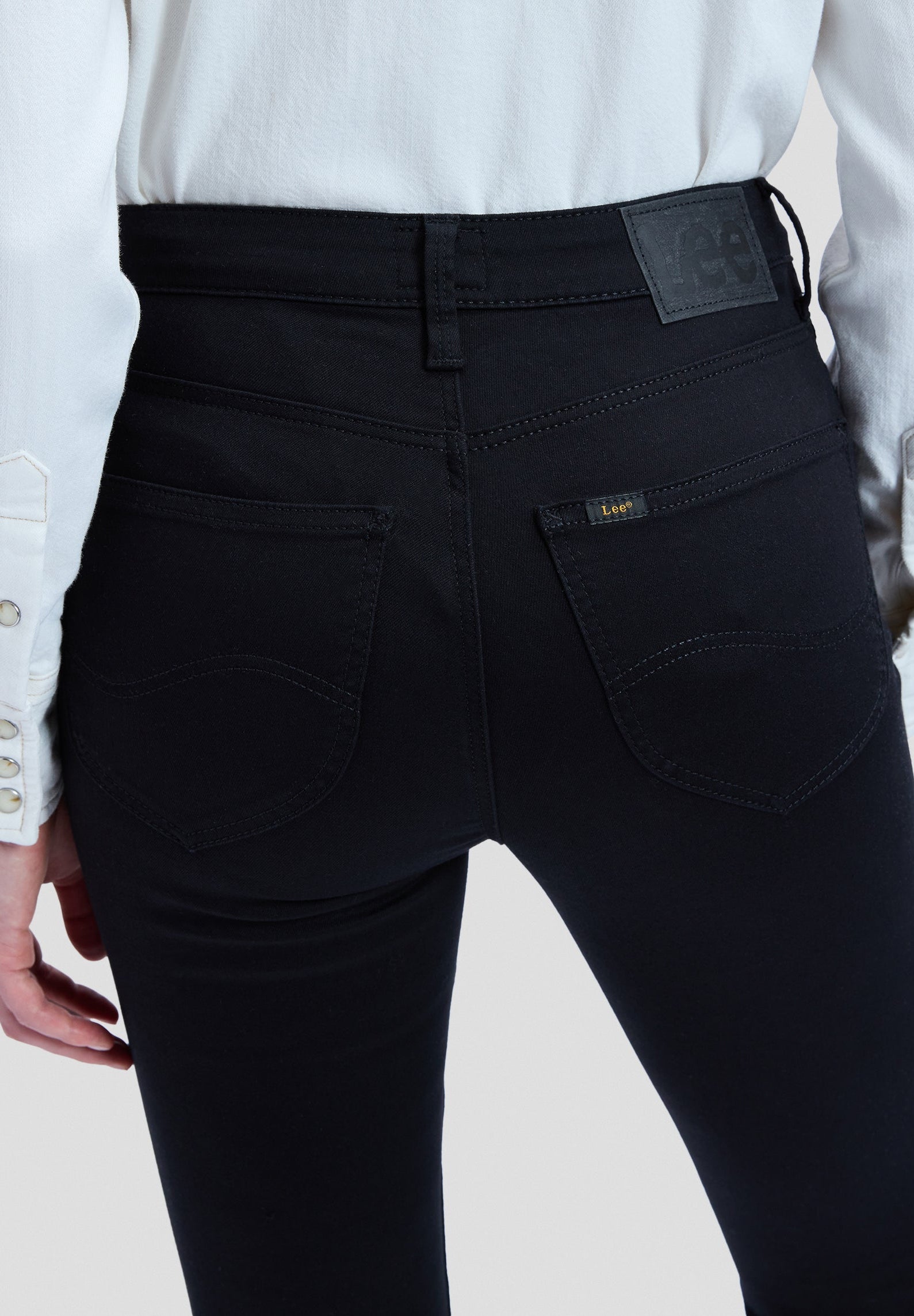 Breese Bootcut in Black Rinse Jeans Lee